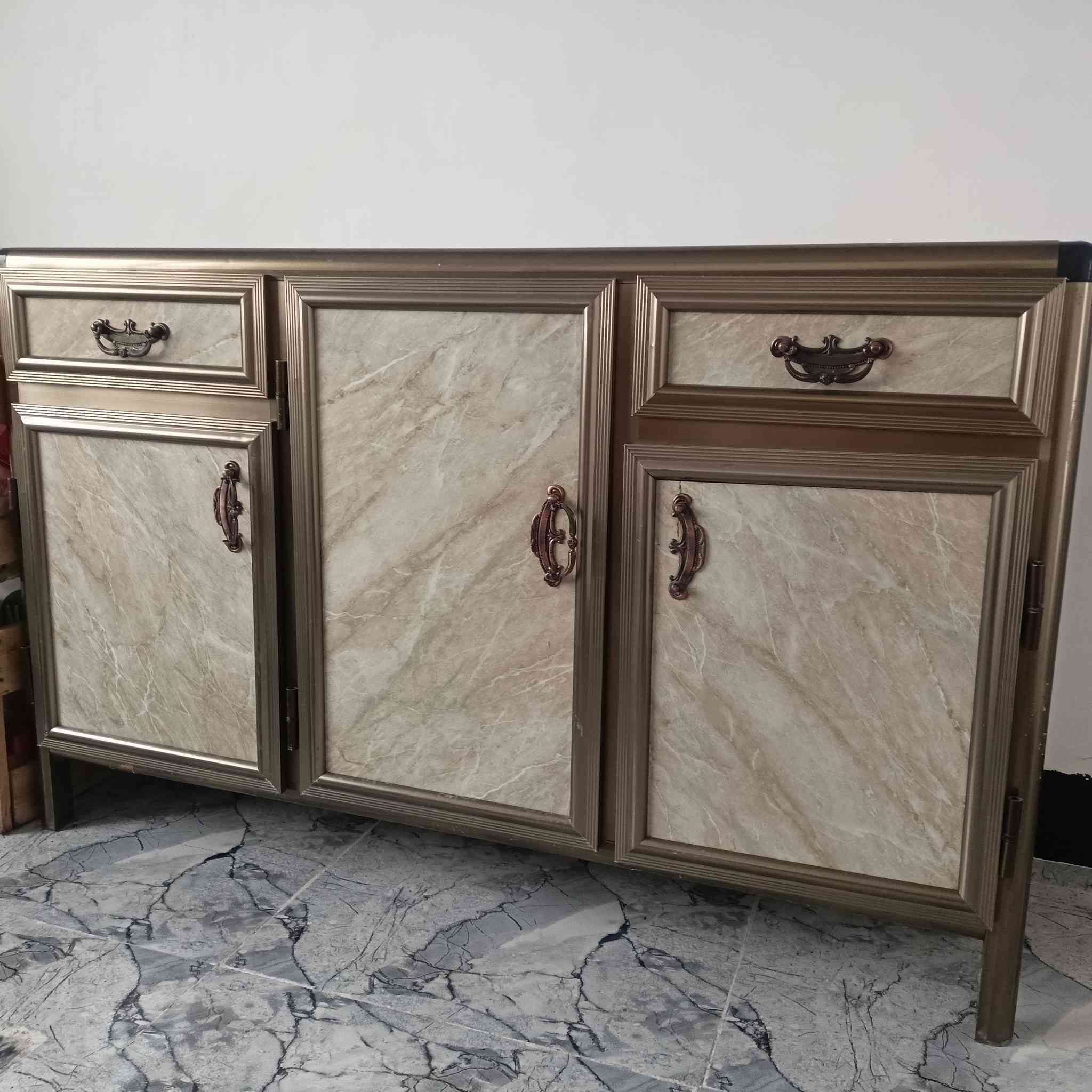 ***********
للبيع كاونتر
