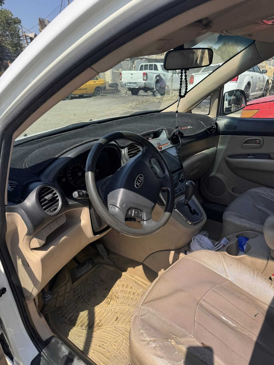 كارنز 2011 بغداد بيها بارد بلجاملغ الامامي مع تبديل بند نفس اللون ودعاميه اماميه مصبوغه 
مكينه جديده تبريد شغال سياره حلوه ماشيه 90 الف معروضه 125 $ مكاني بغداد
للاتصال ***********
