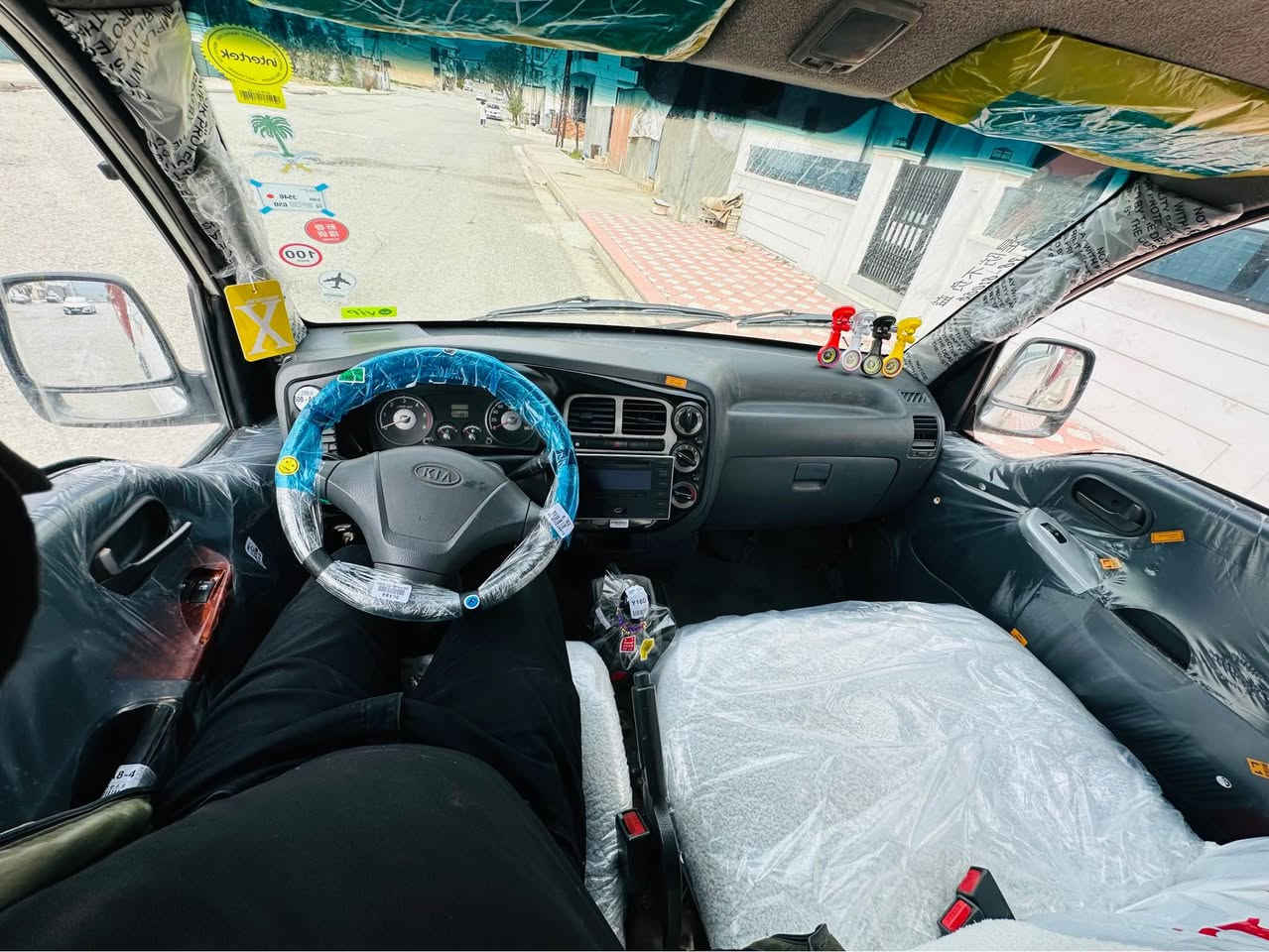 كيا حمل موديل ٢٠١١  رقم اربيل سعر (٦٣$) بدون تحويل
(***********)
سيارة ما تتحول بس (حاسيبة ؛ غرامات ؛ ) كل بشرت مابيه اشكال 
مكينة ٢٧٠٠  مكينة كهربائية كل بشرط مامفتوح  مابيه سوت ولا سرف ولا بغار 
تايرات ويالة كلش جديد سيارة كلش جايزة 

سعر سيارة (٦٣$) بيه مجال 
مكان سليمانية.        *********** السليمانية, العراق
