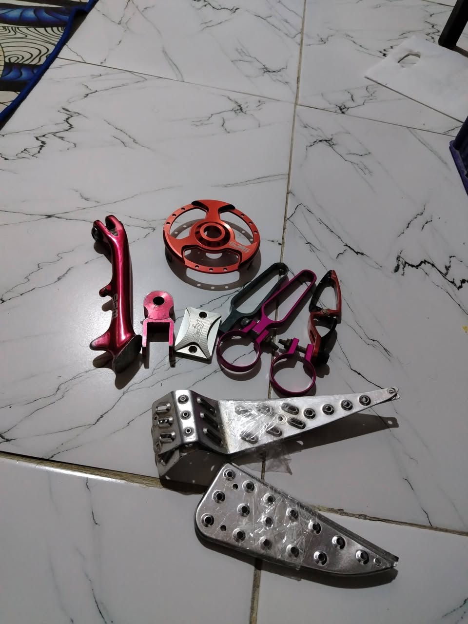 تزويد للبيع كرزي اصلي بس القبق فلاوين كوانزو السعر خلص رقمي *********** توصيل موجود
