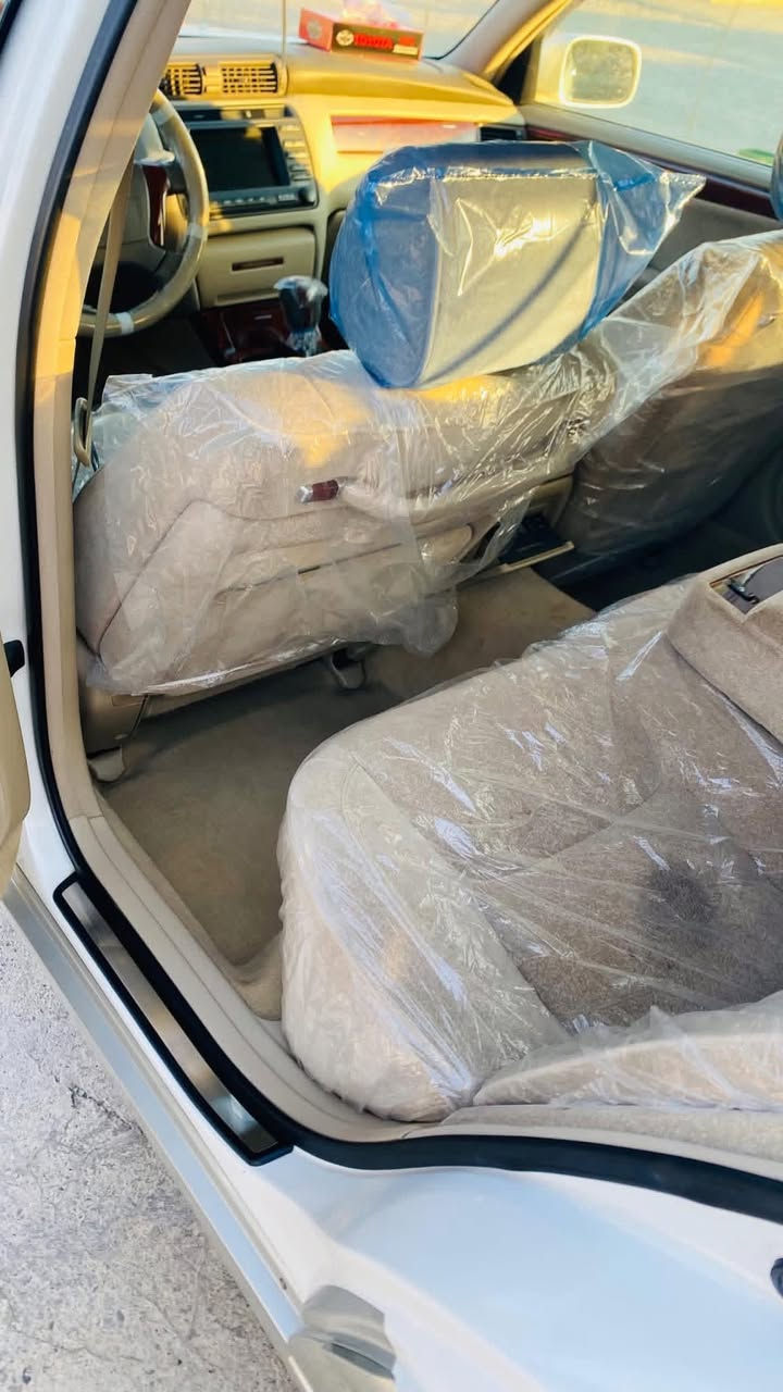 بسم الله الرحمن الرحيم
عرض للبيع

النوع: تويوتا كراون (ملكة)
الموديل: 2002

حالة السيارة:
▪️ السيارة سليمة ومكفولة من القص (مامقصوصة).
▪️ السيارة كلها بلادية وعلى حطة الشركة (كلشي بيها أصلي).

المواصفات:
▪️ 3 دُكم.
▪️ بردة خلفية.
▪️ 4 كشنات (مقاعد) كهرباء.
▪️ مرايا كهرباء + هيتر (تدفئة).
▪️ لايتات أمامية وبك لايتات كريستال.
▪️ دشبول دبي.
▪️ شاشة + مسجل سيدي وكاسيت + بوكس 6 سيدي.
▪️ لايتات زينون.

الضرر والصبغ:
▪️ بيها ضربة قطعة واحدة فقط.
▪️ بيها مقدار (4 أصابع) معجون فقط، مصلحة بشكل ممتاز جداً وما يبين بيها أي شي أبد.

السعر: 70 ورقة (7000 دولار) - وبيها مجال بسيط للطيبين.
المكان: محافظة السليمانية - قضاء قلعة دزة.

للاستفسار يرجى الاتصال على الرقم:
(لێرە ژمارەی مۆبایلەکەت بنووسە)


**إذا كنت صاحب هذا الإعلان وتريد حذفه لأي سبب، رجاءا أرسل رسالة إلى الدعم الفني**