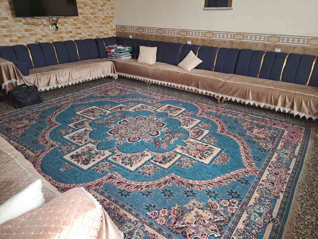 بيت طابو صرف في منطقة المواصلات المربع الاول مساحه ١٥٠م واجهه ١٠ نزال١٥ بناء ٢٠٢٣ جديد يحتوي على ٤ غرف نوم كبيره+صاله+ حولي+ خدمات+ گراج كبير بسعر مناسب للاستفسار الاتصال على 
***********
