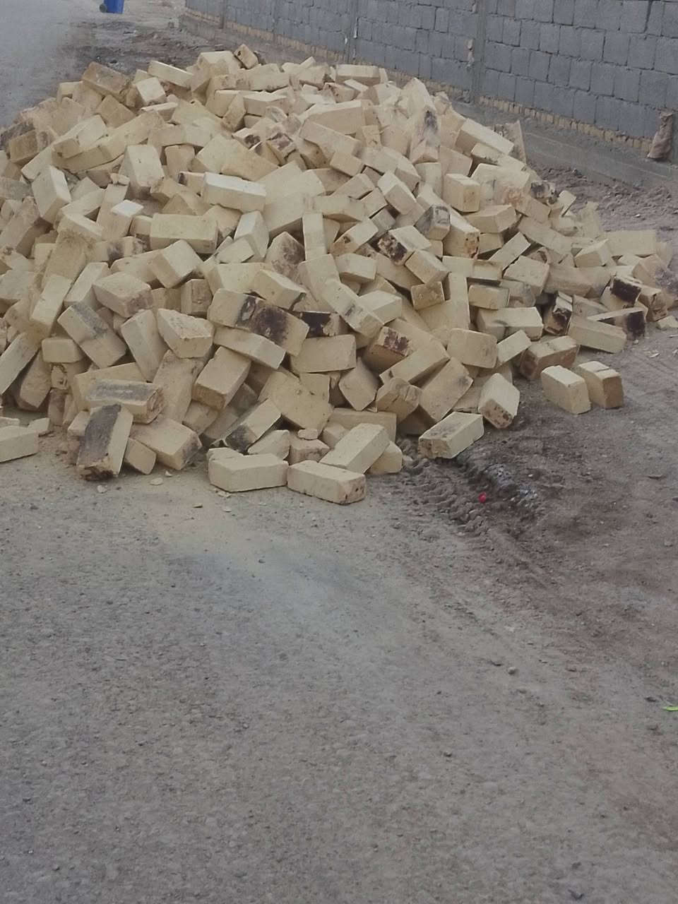 السلام عليكم طابوق الاصلاح بانسب الاسعار درجه اولى 2000 طابوكه لا ستفسار سعر الالف 100 💯 ***********
