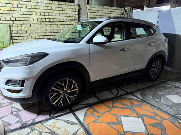 السلام عليكم من رخصت الأدمن المحترم 
توسان 2020 خليجي 
فول مواصفات عدا الفتحه 
خمس عدسات 
اريل نفكيشن 
كامره دواره 
تخم تاير جديد 
خمسه ويل كب 
اشاير بلمري 
حساسات امامي خلفي 
سياره ماشيه 59 الف قابل للزياده 
والسياره وكالة الگاصد وجديده سياره
بيه فقط شخوط بالباب االي وره الصدر قليل جدا والجامملغ مثل ما موضحات بالصوره 
تجي وتشوف بعينك السياره اذا مو احلى من الصوره لا تاخذها 
السعر 22$ الف وبيها مجال  
مكانها بغداد العبيدي تفاصيل اكثر اتصل ***********
