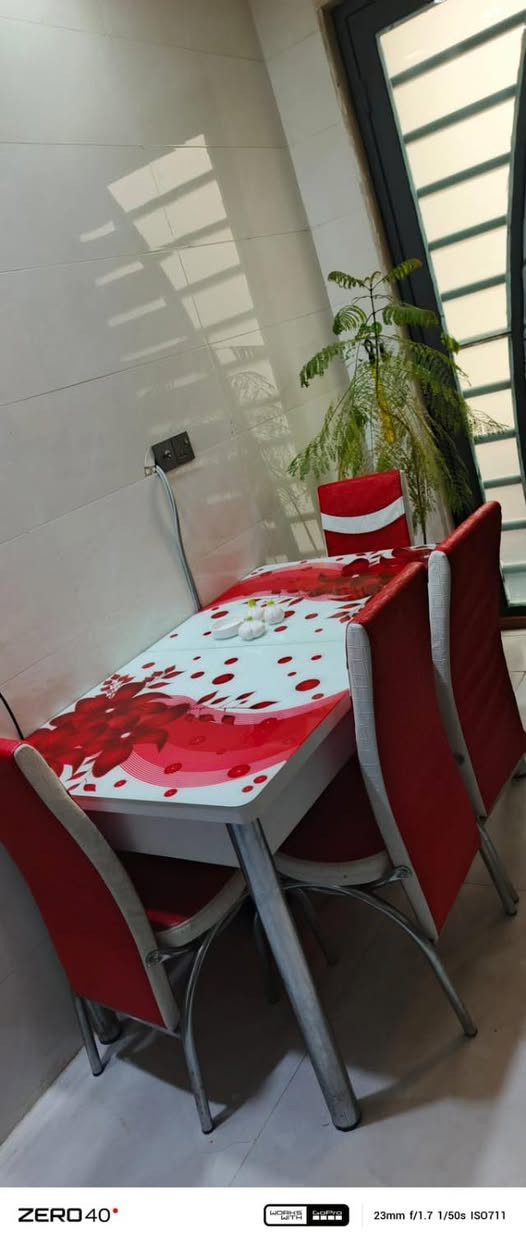 ميز للبيع بحالة ممتازة
قوي ونظيف، مناسب للبيت أو المحل

السعر: ٧٥ ألف

للاستفسار والاتصال: ***********

عدد الكراسي ٦
