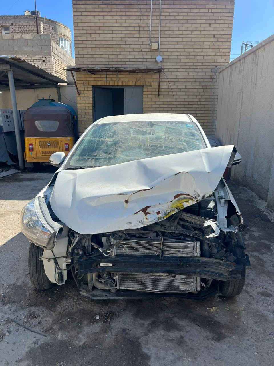 كيا (بيگاس) موديل 24 بأسم شركة 
اقساط ماشية 20 الف رقم بغداد والحادث واضح مكان السيارة بصرة - حي الحسين ،
رقم صاحب السيارة ‪***********
