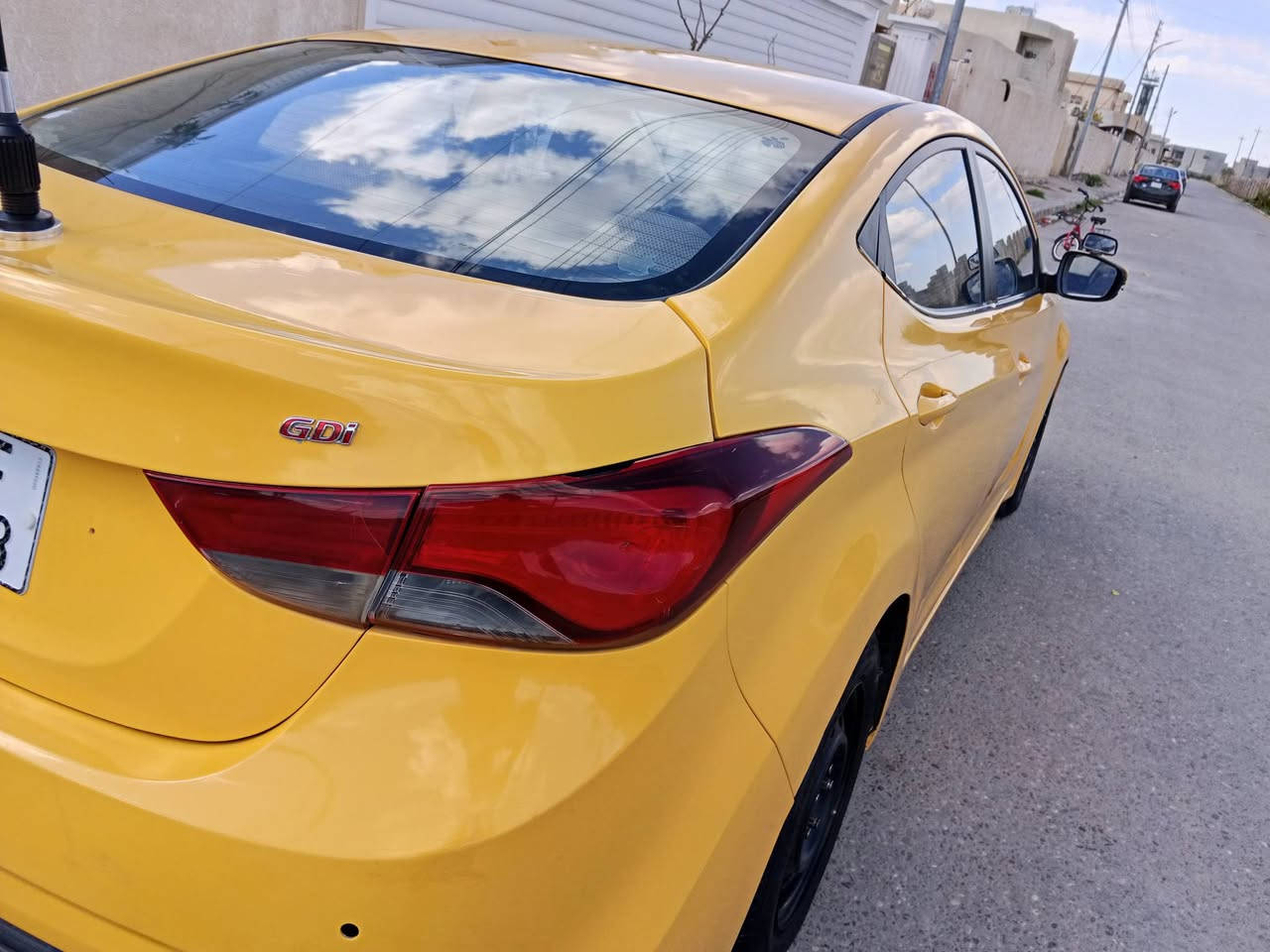 السلام عليكم للبيع انترا  مديل 15بسمنا تريد تحويل تريد وكاله تخم تاير صدر نضيف محرك 1600شرط لا تنقيص ولا تبخير كير محرك شرط السياره خليجي بيه ضربه  بلجنطه بصيطه بيه طخه بلامامي شبر السياره خير من الله   مال جناي سعر مناسب السعر 98بيه مجال حك جيتك   تبريد ثلج  الرقم ***********
