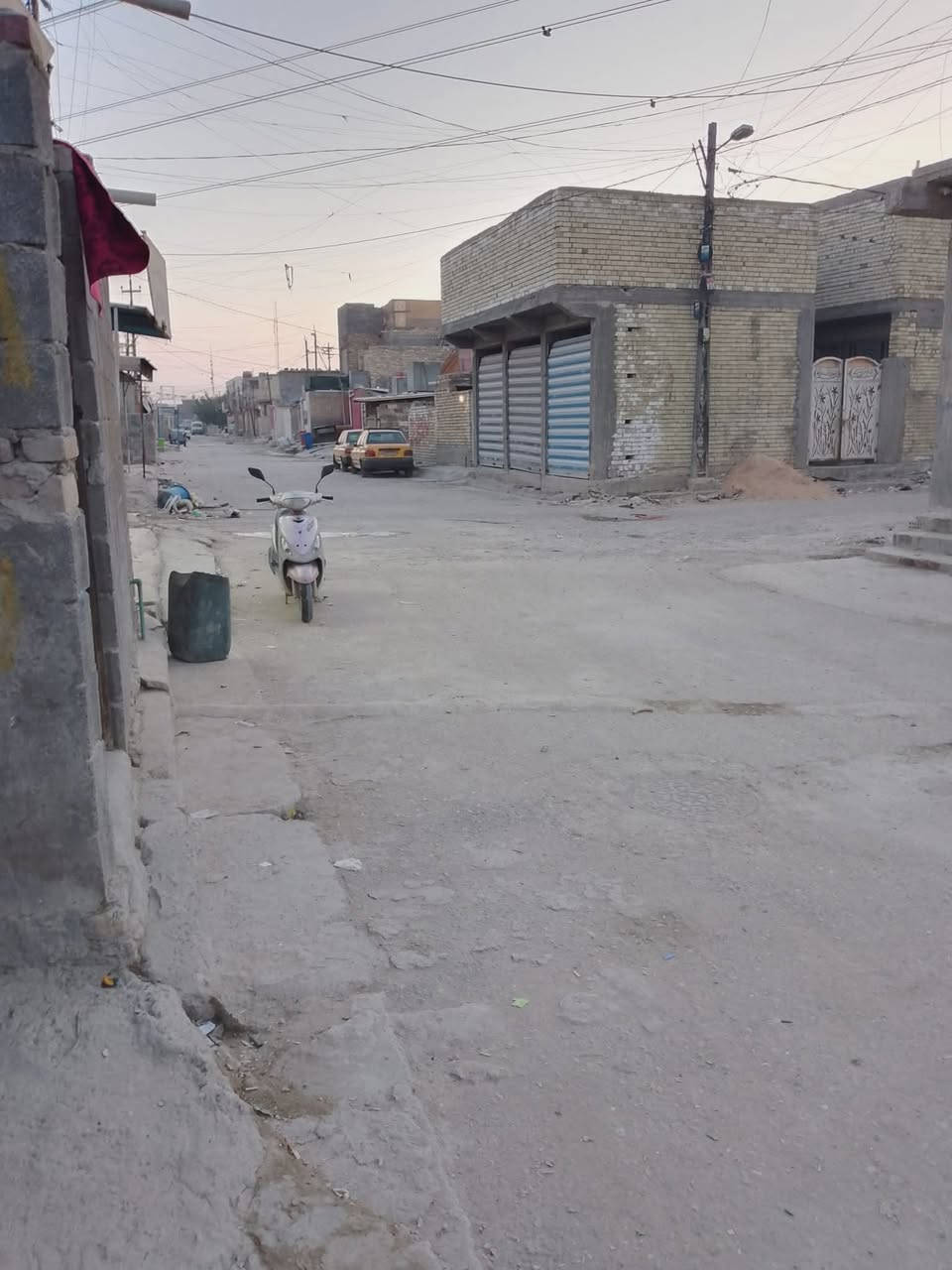 سلام عليكم ورحمه الله وبركاته عدي بيت ومشتمل البيع والشراء هلن وسهلن العنوان حي طارق الاوسط سعر البيت والمشتمل 75 مليون وبي مجال حق الجيه توصل على هذا رقم ‏‪***********‬‏
