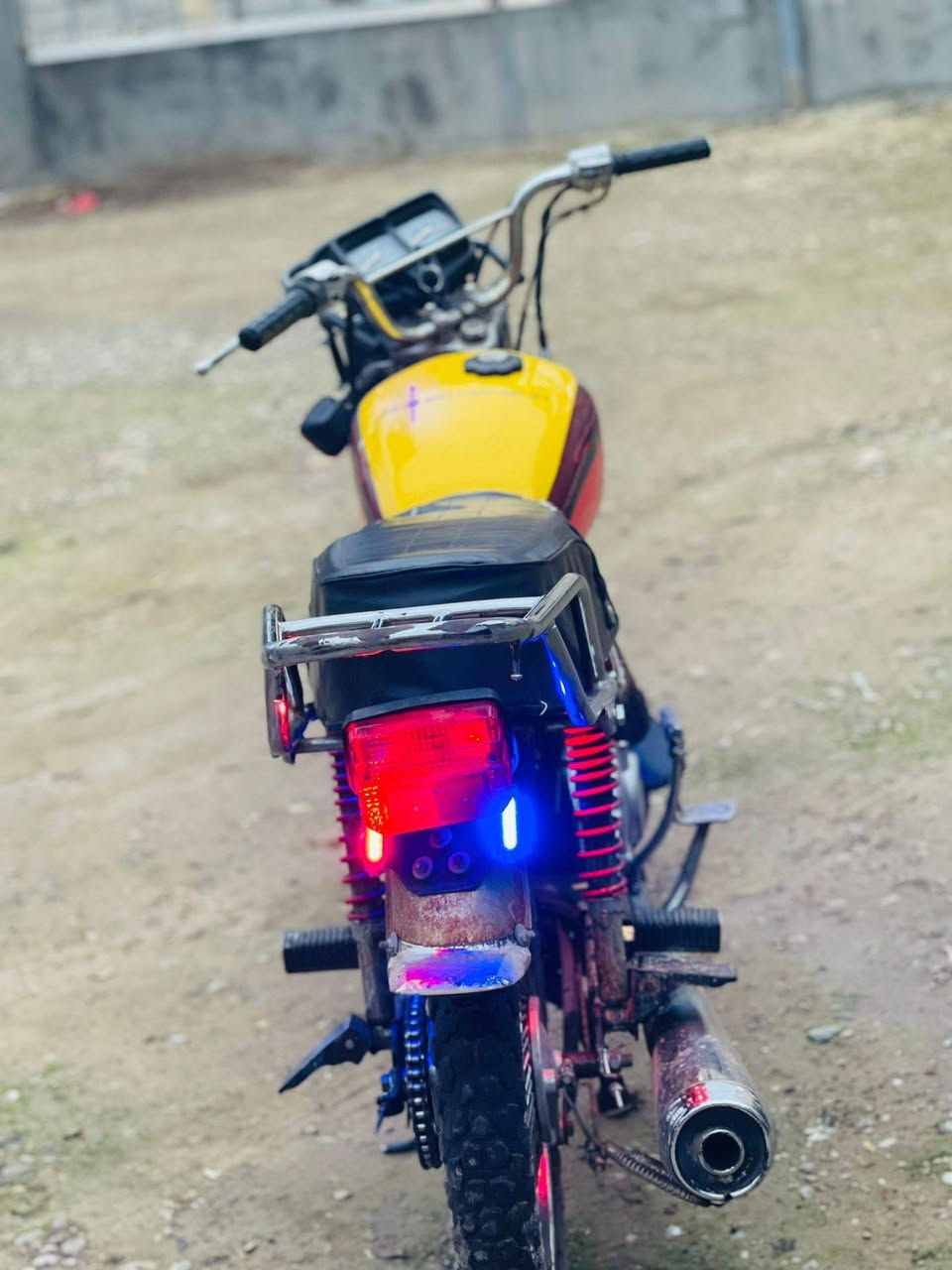 السلام عليكم موطور للبيع تايكر 2020 كلشي شغال موطور نضيف كلشي ما يعوزو نضافه كدام العين نشاط فول ٢ يرفع شرط السعر 275 وبي مجال حك جيتك خابر وتدلل*********** غير متواجد على الخاص
