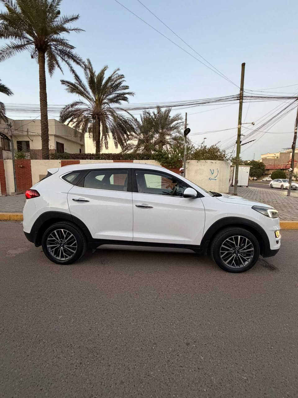 توكسان 2021 خليجيه نظيفه  جدا شركه الكاصد بصمه كشنات كهرباء رادار مري شفط  بيه بارد موضح بلصور بلون احمر  السعر 197 وبي مجال رقم   ***********
