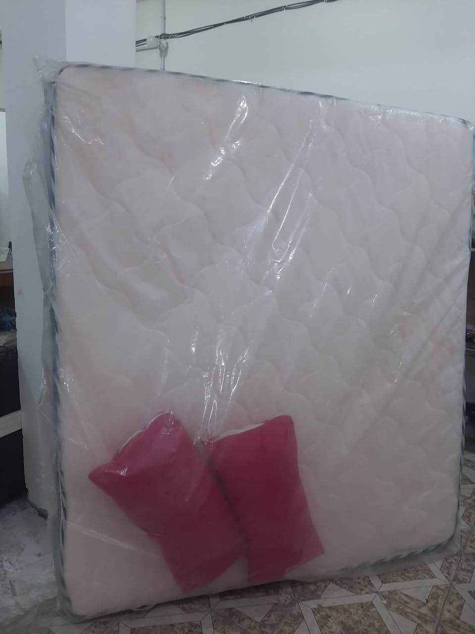 دوشك جربايه جديد ما مستخدم بعده بجيسه سعره 125 وبي مجال
تواصل ع الرقم ***********
