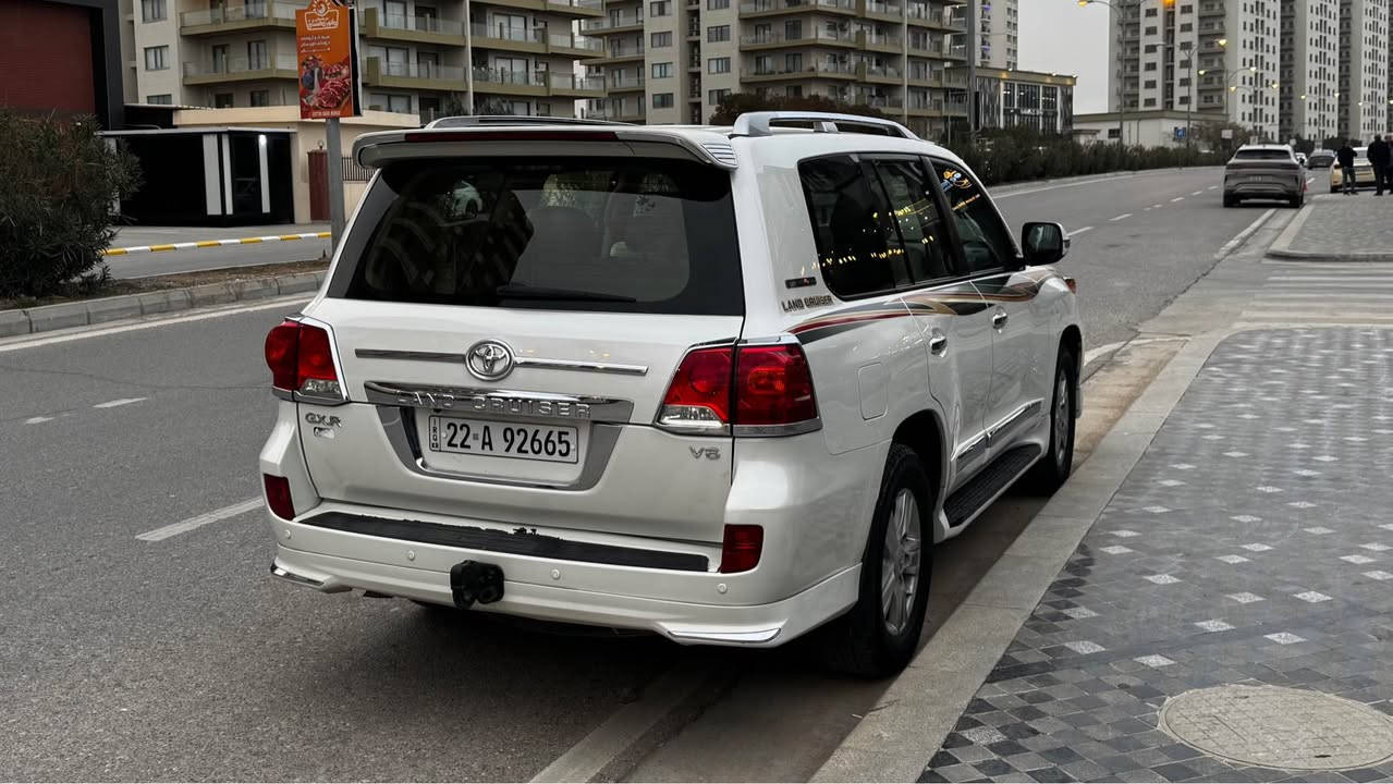 لاند كروز 2015 
بريمي اصل فول واحد على واحد 
فتحه 
بصمه 
كشن كهرباء وجلد 
حساسات امامي خلفي 
كامره خلفيه 
اربع جام اوتو 
تشغيل عن بعد 
السياره مكفوله بدون قطره صبغ وبدون بارد 
السياره ماشيه 220 الف كيلو متر 
محرك وكير ما مفتوح وبشرط بدون اي عيب 
رقم السياره اربيل سنويه لـ 2031 تحويل ثاني يوم 
سعر السياره 420 وبيها مجال
للتواصل:
*********** السليمانية, العراق
