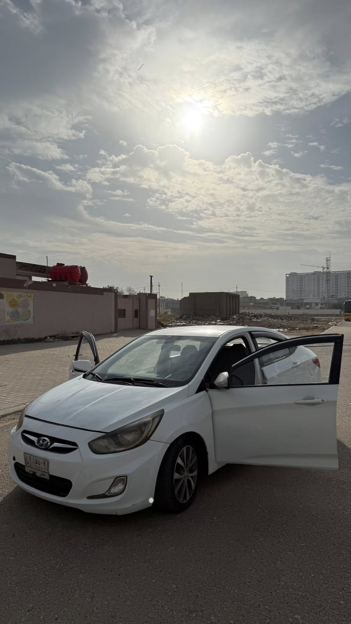 اكسنت  2013 السياره حادثها بيها 3 قطع وبيها باردات ابيع حزام  سياره اكفل شواصيها وقماره وتكم ولغود وحوض تبريد شغال تايرات جديده رقمها مثنى مشروع وطني سنويه صاقطه هاي السنة صالها ١٥ يوم راعيها نجف سياره حدادية 50% سياره سعرها 86وبيها مجال قليل مكانها نجف حي السلام 
***********
