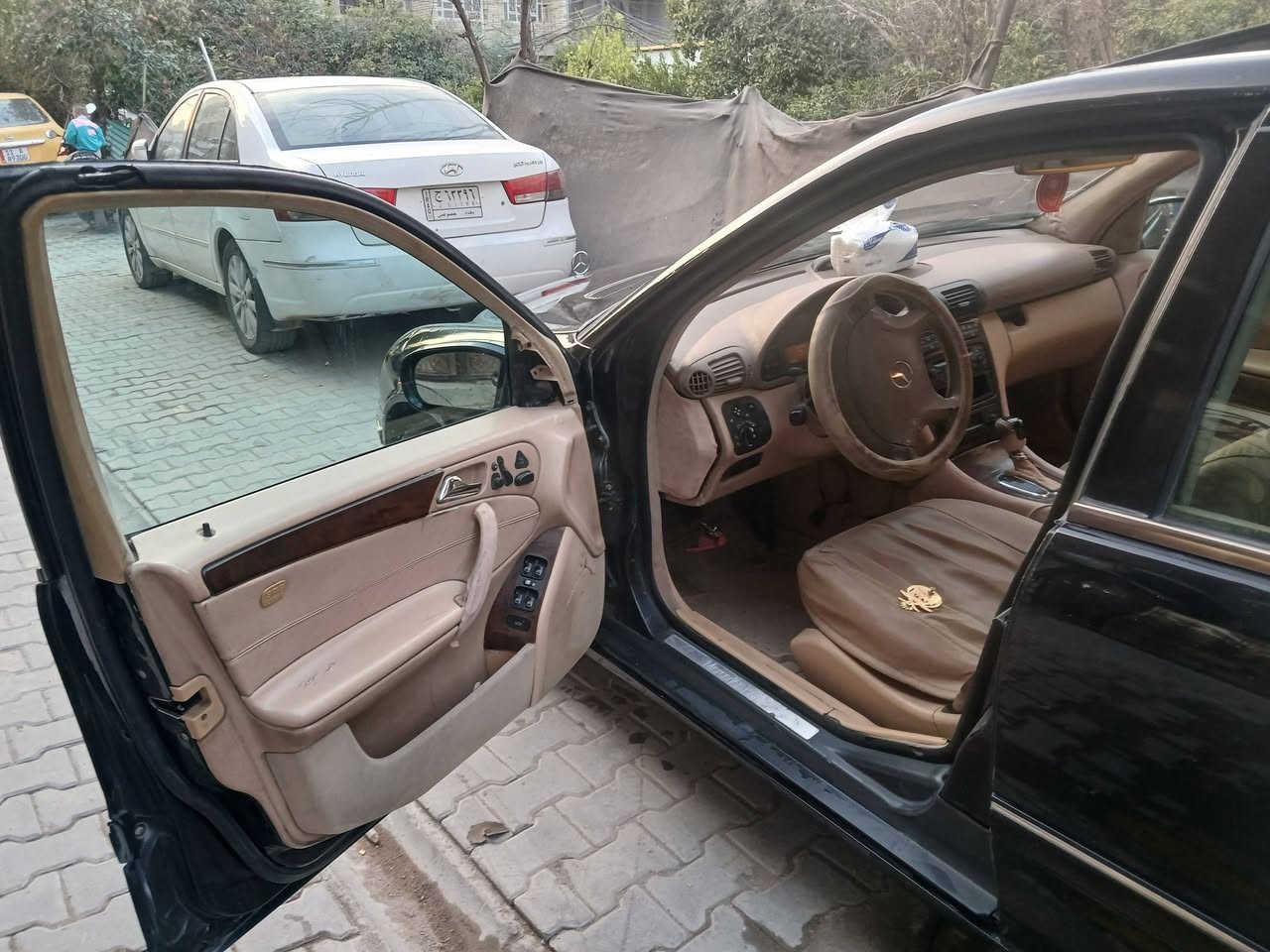 سلام عليكم مارسيدس سي ٢٠٠  موديل ٢٠٠١ فول مواصفات للاخير فول كهرباء مكينه اربعه سلندر ابلاد.كير ميكانيك مكفوله من الكص ومن الحادث صبغ ٣ قطع فقط جماليه بسمي انكليزي بغداد   بيع اومراوس حسب القناعه سعر ٧٣ بيهه مجال مكان  بغداد  السياره جنت ناشرهه اومسحت المنشور جان بيه نقوصات اوكملتهن 
***********
