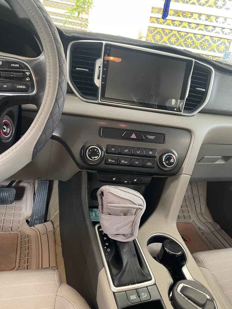 كيا سبورتج مديل ٢٠١٧ وارد مريكي محرك ٢٤٠٠ داخل مخمل واني مغلفة جلد
البنيد نانو بدون حادث بدون ايرباكات فقط شخوط باب السايق  و الصدر باسمي السعر ١٤٥ بية مجال الاستفسار تصل على الرقم ***********
