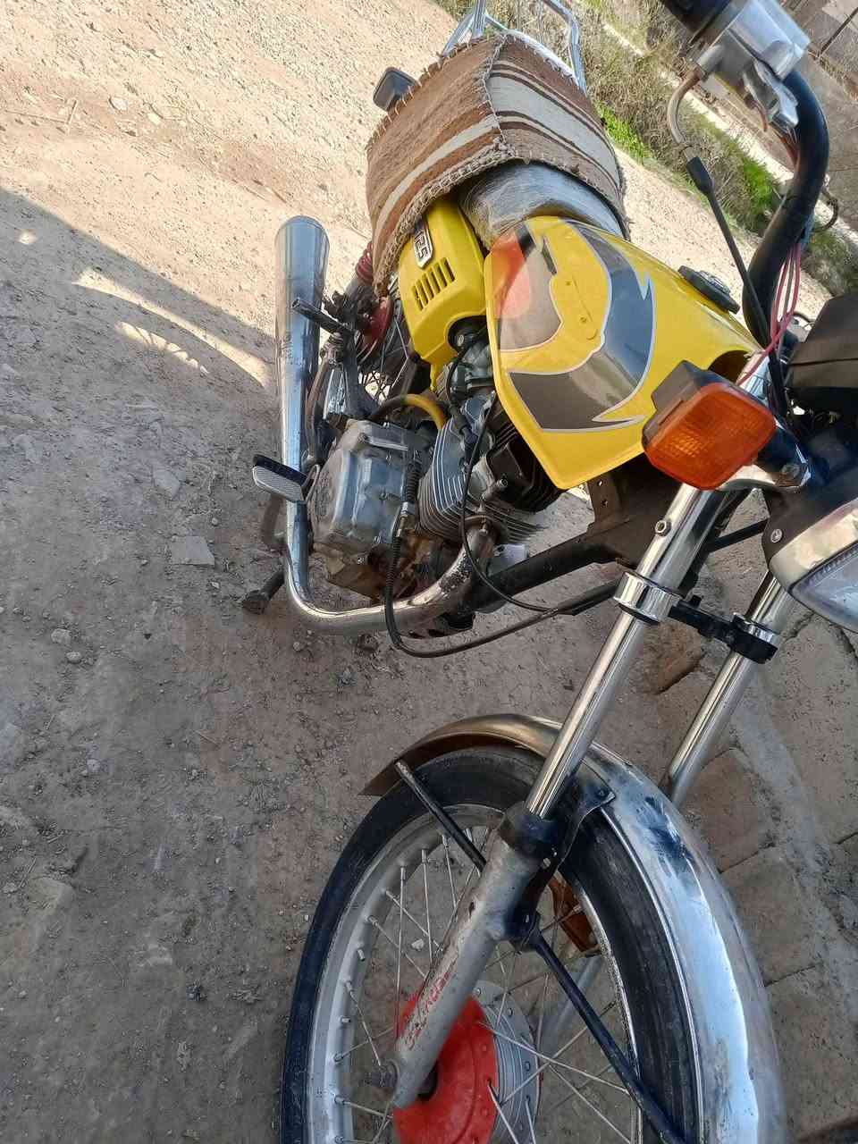 السلام عليكم درجة للبيع نامه4 حدث موديل 2026السعر 400 وبيه مجال المكان ديالى الخاص  ***********
