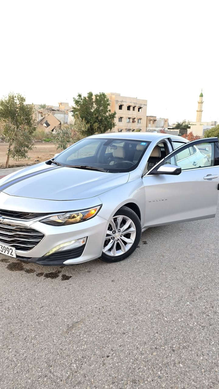 السلام عليكم 
للبيع ماليبو ٢٠١٩ فئة LT
الرقم الجديد الدولي ( رقم بغداد )
مواصفات : 
محرك ١٥٠٠ تيربو
كشن كهرباء 
كشنات تدفئة 
تشغيل عن بعد 
شاشة كبيرة 
تبريد و تدفئة ( مناخين + قطعتين ) 
ويل رياضي حجم ١٨ انج
بصمة ابواب و تشغيل و صندوق
تحكم استيرن كامل 
مثبت سرعة + رادار 
كامرة خلفية 
ماشية ٨٧ الف 

الكير مكفول ..

المحرك  ( بي تبخير كالو صوج تيربو لكن اني اتعهد بمحرك اذا بي شي )
سيارة نظيفة جداً و بالحقيقة احلى من صور 

الحادث بسيط جداً ( الجاملخ الخلفي عكس السايق + الدعامية الامامية ) سونار مرفق من الصور 📷 

مكاني : الانبار /  الرمادي  
رقم الهاتف //. ***********
