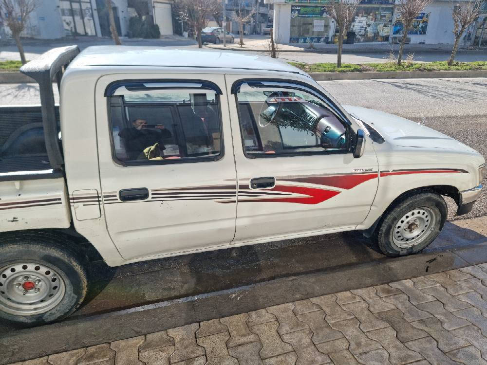 پیکاب تویتا  2001  ئارم پلاستیکی سلیمانی سەیارکە زور جوانە مکیینەو گیرو ئەکسل بە شرت تەبریت ساردو گەرم بەشرت هەمو گیانی ئشەکات  دوو پارچە  پەمپی هە یە بۆ جوانی کراوە  *********** السليمانية, العراق
