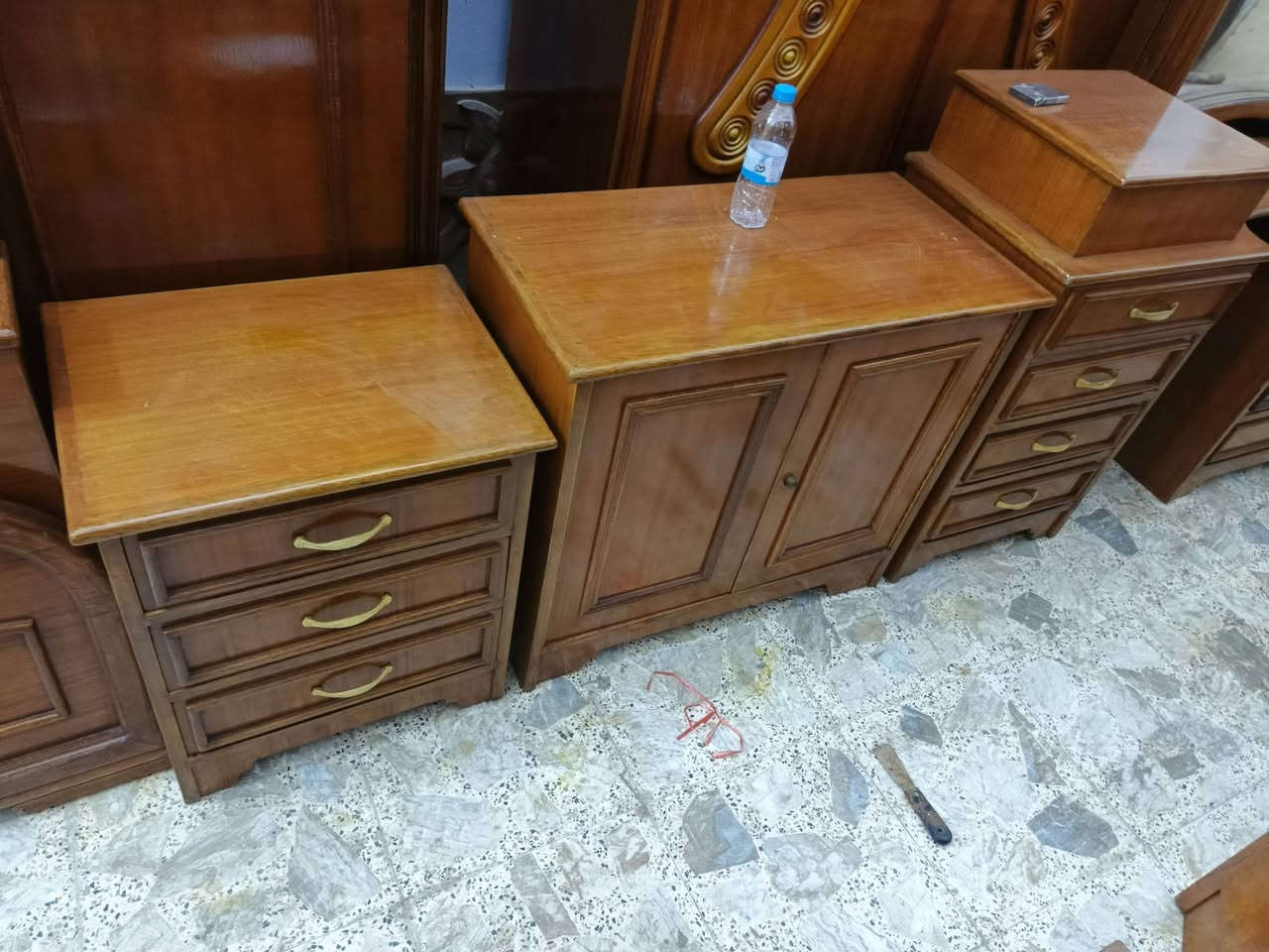 غرفه انتيكه نضافه زيرووو للستفسار *********** كلهه صاج مكان بغداد
