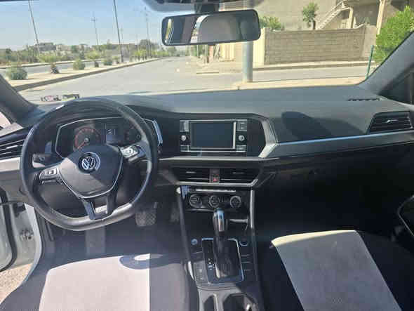 ڤۆڵگسواگن جیتا Rlin مۆدێل 2021 مواسەفاتی Rlin 
واتا تایبەت سەیارەیەکی زۆر جوانە 
زۆر خاوێنە تەنها 45 هەزار  ڕۆشتوە 
سەیارەکە پێش و پشتی کەپسە 
هیچ ئێرباکی نەتەقیوە 
تەنها یەک چەمەلاغی لای سەیاقی کلێری ئەمریکا 
نوکە بۆینتی کارتە لەرسمەکە دیاری کراو 
مواسەفاتی بەسمە و شەغال و ئۆتۆ هۆڵ 
کامیرە هەر چوار کوشنی هیتەرە سوکان هیتەرە 
سڵایدە وە وێنەی ڕەقەمی شانسیەکەشم داناوە

سـعـر : لە کۆمێنت داوابکە ڕاستەوخۆ بۆت دێت 📥 

گێر و مەکیەنەی بەشەرت 
وە دوو بستی لە لای سەیاقی 
دەرگا و چەمەلاغی دواوە پی دی ئاڕە  
هیچ کێشەیەکی تێدا نییە 

ژمارەی خاوەنەکەی 
***********
