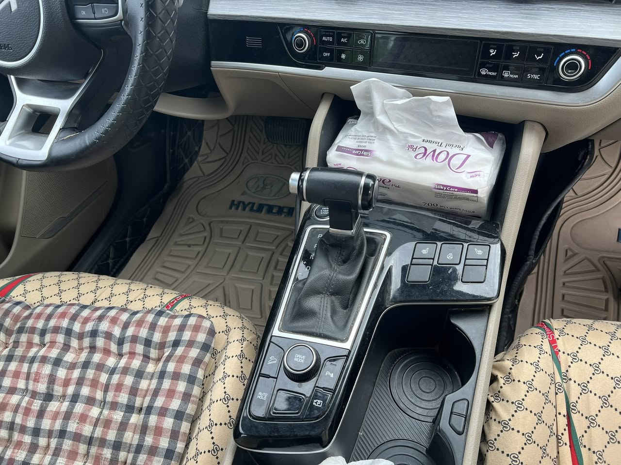 السلام عليكم سبورتج 23 فول مكفوله ماشيه 70 الف السعر 23500$ للاستفسار
***********
