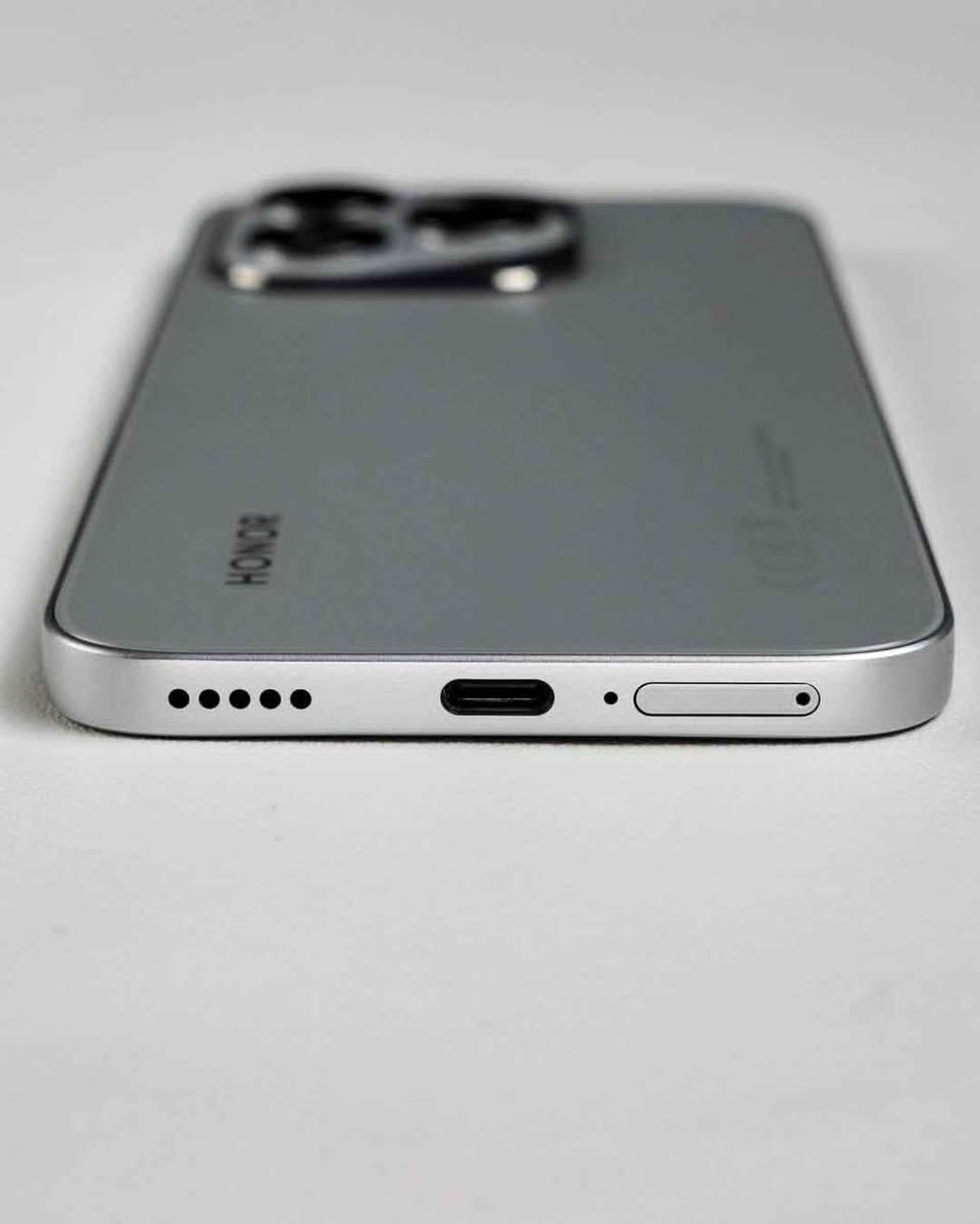 تابلێت و موبایل بۆ فرۆشتن
بەیەکەوە کراون ە بەکارهێنانیان
کەمتر لە مانگێکە. زەمان و کارتۆن
Redmi pad 2 pro
​📺 Cinematic Display: Massive 12.1-inch 2.5K AMOLED (120Hz) with 3500 nits brightness—crystal clear even outdoors.  
​🚀 Pro Performance: Powered by the Snapdragon 7s Gen 4 chip. Smooth gaming, seamless multitasking, and 5G ready.  
​🔋 Monster Battery: 12,000mAh capacity (lasts for days). Supports 27W Reverse Charging—it can literally charge your phone!  
​🔊 Immersive Audio: Quad-speaker system with Dolby Atmos and a "300% Volume Boost" mode.  
​✍️ Creative Ready: Supports the Redmi Smart Pen (4096 pressure levels) and Magnetic Keyboard.  
​🛡️ Durable Build: Sleek metal unibody with IP53 dust/water resistance and Gorilla Glass 3.
  نرخی 390 هەزار

Honor 400 lite
​📸 Camera: 108MP Ultra-Clear Main Lens (Pro-grade photos).
​🔋 Battery: 5230mAh Beast — lasts up to 2 days + Fast Charging.
​✨ Design: Ultra-slim (7.29mm) and feather-light (171g).
​🖥️ Screen: 6.7" AMOLED (Super bright 3500 nits) with 120Hz smoothness.
​🚀 Specs: 8GB RAM + 256GB Storage | 5G Ready | MagicOS 9.0.
​🛡️ Durability: IP65 Water & Dust Resistant.

بە 260 هەزاری أربيل, العراق


**إذا كنت صاحب هذا الإعلان وتريد حذفه لأي سبب، رجاءا أرسل رسالة إلى الدعم الفني**