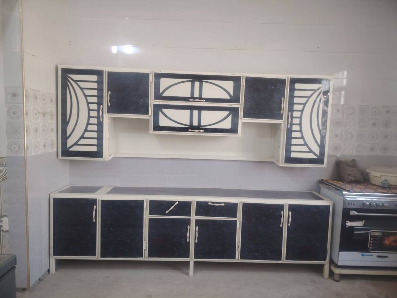 سلام عليكم كاونتر للبيع وطباخ فرن جديد ما مستخدم ابد التواصل خاص او واتساب ***********
