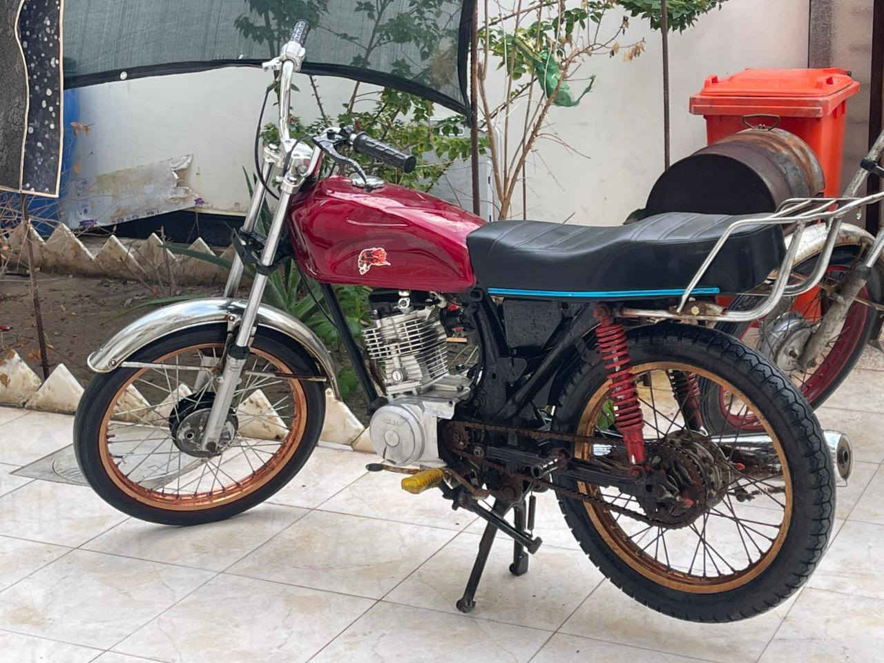 سلام عليكم دراجه أيراني للبيع ادوات مكينه انتنس مفتوحه وياله فافون كشن تفصال التانكي المضلع الاصلي  سعر دراجه 400وبيها مجال مكاني ابو الخصيب *********** طريق الصحراء
