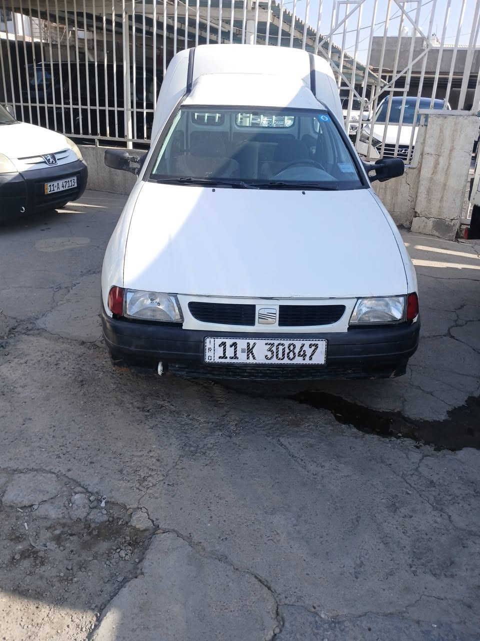 سياره للبيع نوع سيات خصوصي مكينه كولف بلادي سنويه جديده وبسمي كيرمكينه جديده وبسمي السعر50وبيه مجال رقم التليفون*********** مكان بغداد النهضه
