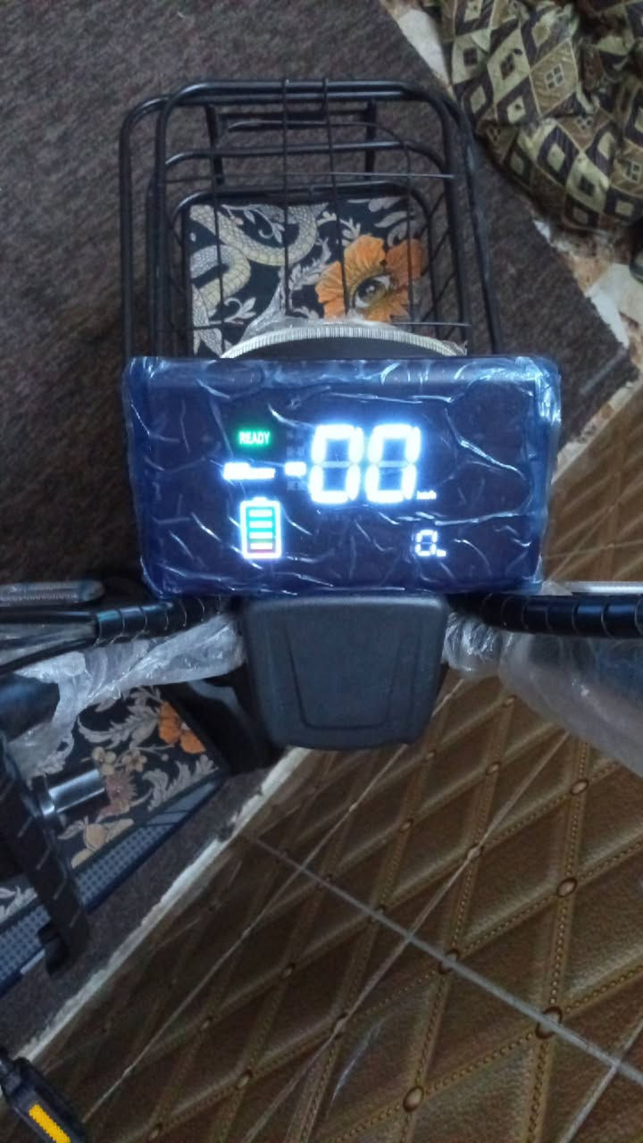 سلام عليكم جراجه شحن صار يومين من خذته بيع 250الف بيه مجهال لو اروس بايراني توصلةعل فيس لو عل رقم ***********
