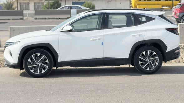 السلام عليكم 
للبيع توسان 2024 رقم بغداد الجديد بأسمي 
السياره ماشيه 28 الف بعدها جديده 
مكفوله كفاله عامه عدا أصبع بارد بلجاملغ الخلفي حتى ممبين 
سياره فول مواصفات عدا البانوراما 
تحكمات
بصمه 
تبريد قطعتين
أشاير مري 
شاشه 
كيجات شاشه
كشتات كهرباء 
حساس امامي خلفي 
٣ انضمه قياده
مثبت سرعه
السياره مكانها بغداد 
للتواصل *********** 
متواجد اتصال + واتساب 

 سعرها ٢٢٧ وبيها مجال للشراي
