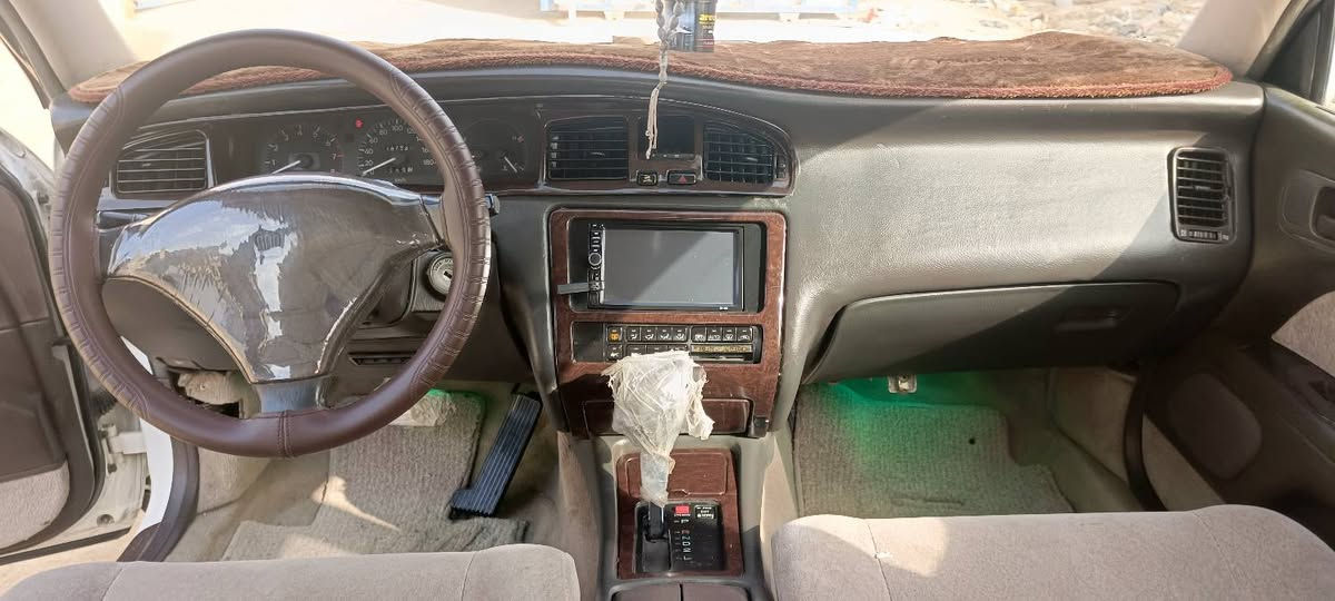 بطه متصل 
موديل 93
رقم بصره ب  اسمي
محرك 3000 
السيارة كاملة من كلشي بدون اي نقص 

تخم تايرات جديدة
تبريد ثلج وحدادية جديدة  
عنواني البصره الهارثه الرقم *********** البصرة, العراق
