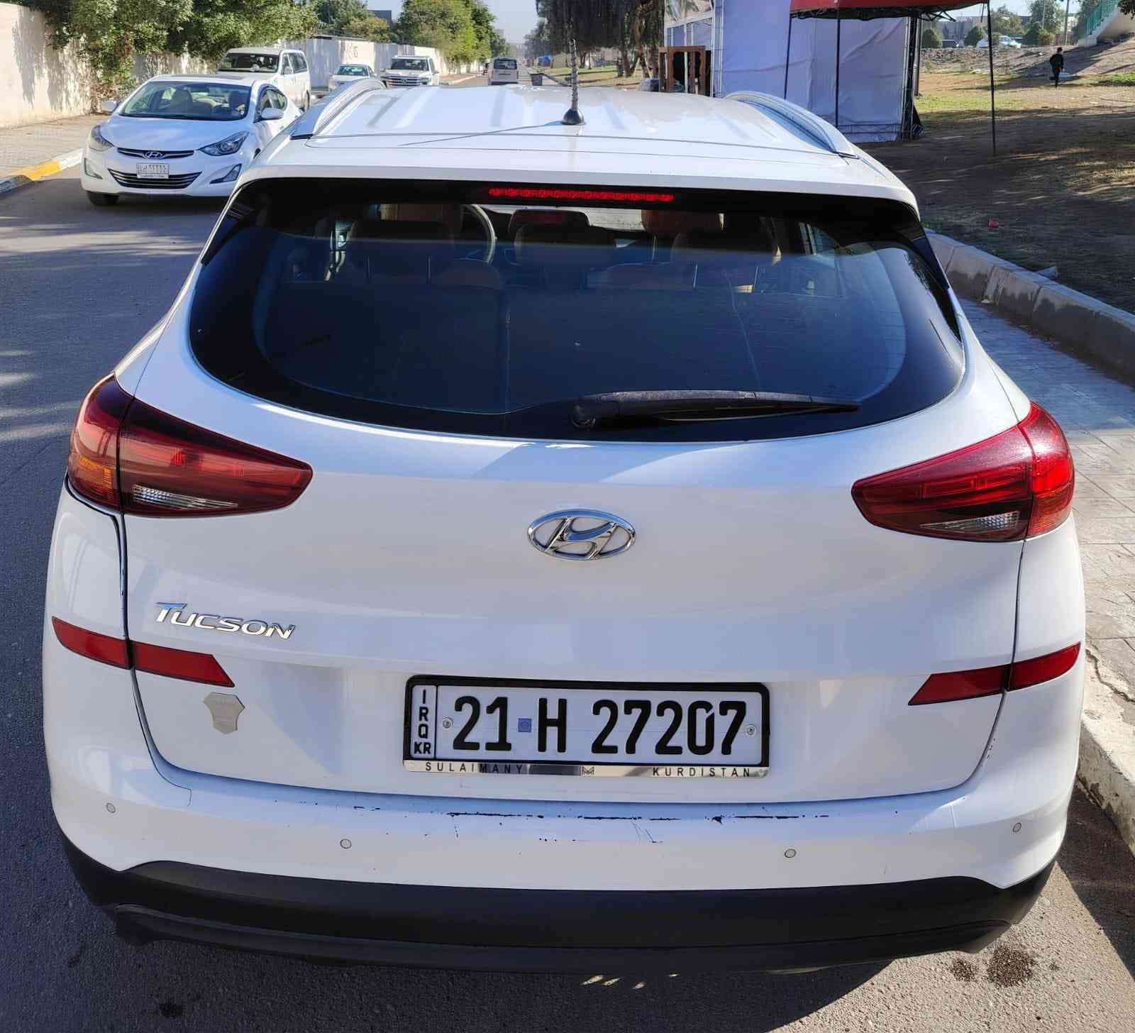 السلام عليكم
للبيع فقط 
هونداي توكسان 2019 خليجي 

خمس عدسات زينون بلادي
كير محرك تبريد صدر كفالة
محرك  2000 دوش
بدون دوانز 
ثلاث انظمة قيادة 
تخم تاير جديد 
كاميرا بالمراية الامامية
حساس خلفي 
سيرفس كامل للسيارة 
الكشنات مغلفة جلد بالكامل 
 ماشيه   123 الف كيلو
بدون صبغ بدون تبديل مكفولة 

رقم سليمانية بأسمي
سنوية وهزة جديدة  
يعني ميحتاج تروح السيارة 

العنوان:
بغداد حي القادسية 
السعر  $198 وبيها مجال
للاتصال ***********
