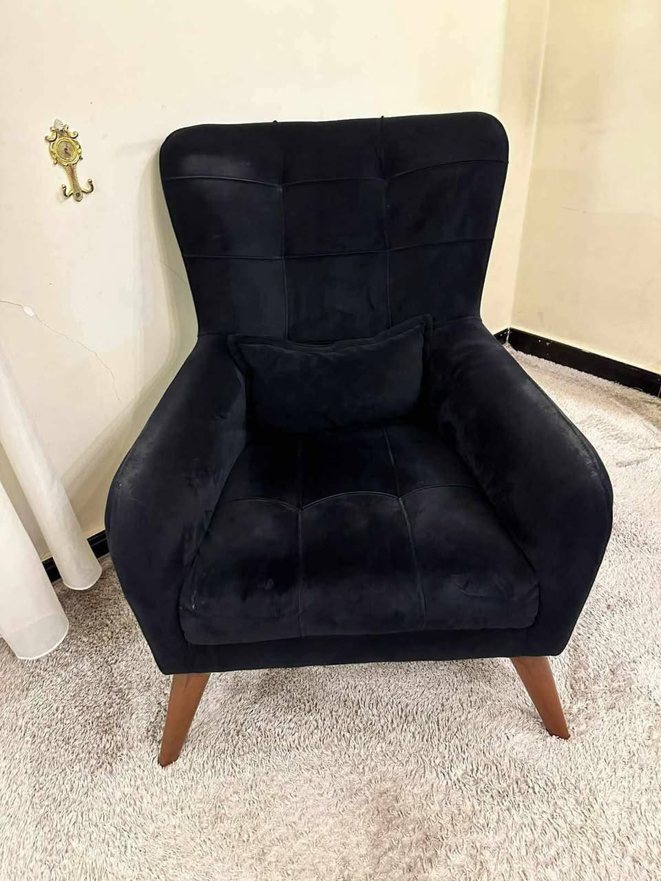 غراض بيت كامله البيع
التخم الزيتوني جديد 750 بي مجاال. 

  <>التخم الرصاصي 600 وبي مجال.  

<>الغرفه الصاج مليون 550بيهه مجال

<>التخم الازرق 500 بي مجال.

<>ميز الطعام 300بي مجال

<> العنوان مناوي باشه


**إذا كنت صاحب هذا الإعلان وتريد حذفه لأي سبب، رجاءا أرسل رسالة إلى الدعم الفني**