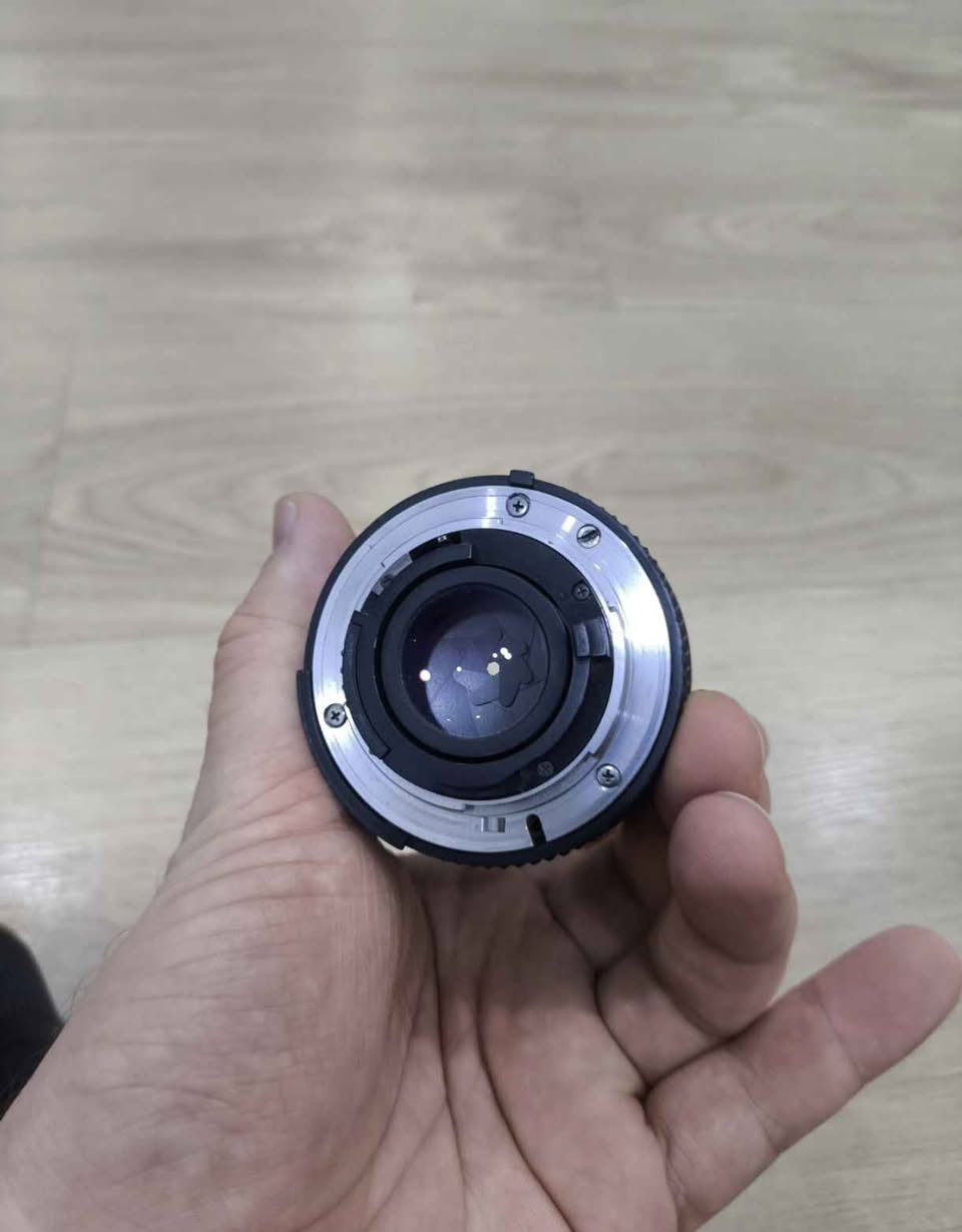 عدسة نيكون 50mm 1.8 
نظافة 95% 
السعر 95،000 🔒
يوجد توصيل 
*********** واتساب أربيل, العراق
