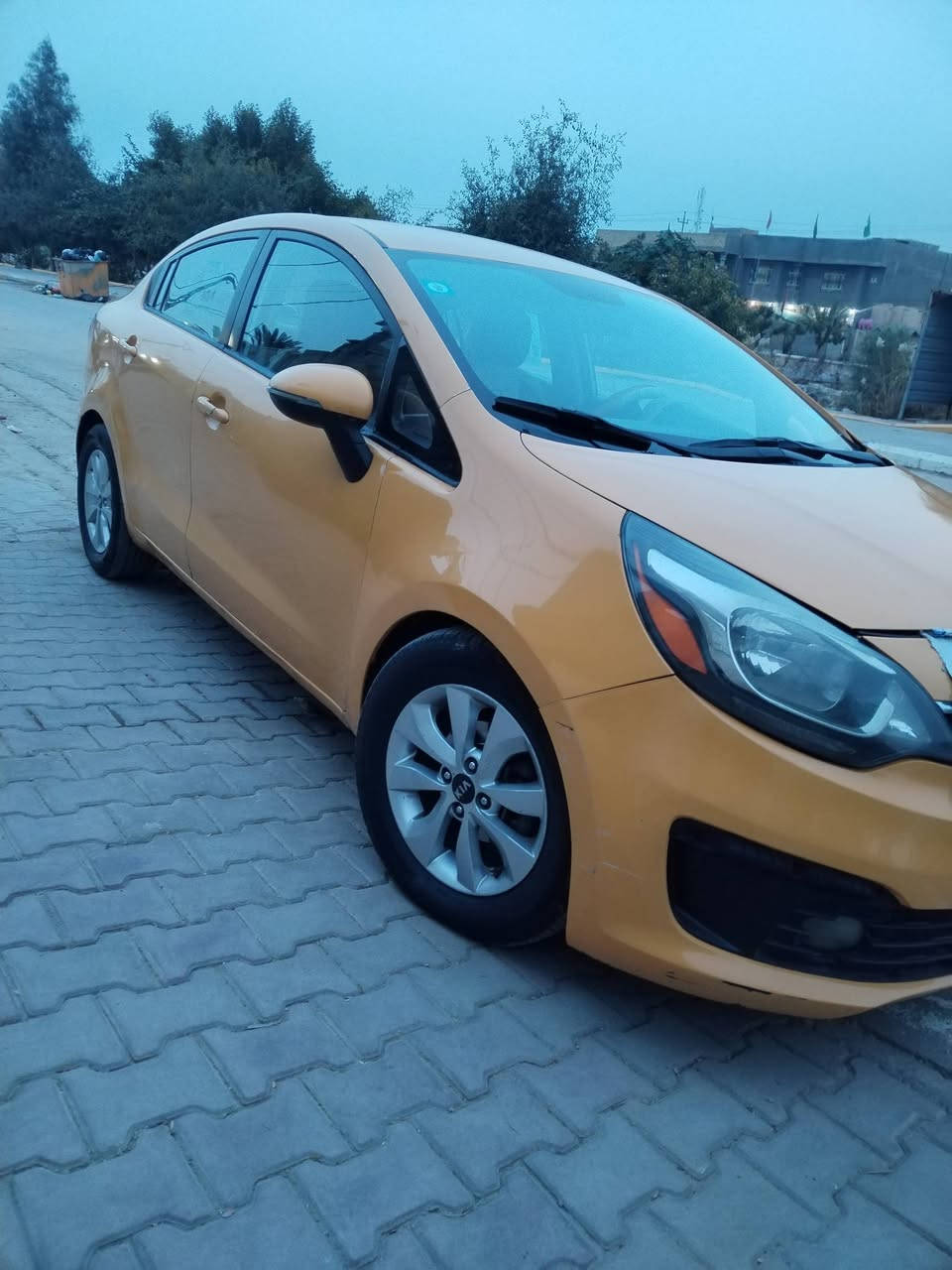 مرحبا كيا ريو 2016 وراد خليجــي محرك 1600... السيارة جديدة صبغة وحدة لونها سابقاً ابيض محرك گير مثل الساعة لكن تجي وتفحص افضل... تايرات جدد  دواخل شركة انارتين داخلية تحكم ستيرن جهتين انارة شمسيات 

حاكية خمسة ويل كب گيـــچ حماوة مري شفط سويچين بيها السيارة سنتر لوك شغال تبريد ثلج.... السيارة بيها الچاملغ الأمامي جهة العبري مبدل وبيها تصليح بالمسطرة جوة الچاملغ لا لغد ولا شواصي..... 

السيارة كلش نضيفة رقم بصرة مشروع وطني مصفرة هيئة وغرامات وهزة جديدة مداور ثاني يوم... هذا العندي اما الباقي تجي وتشوفها تعجبك حياك الله ما تعجبك هم حياك الله وآسف عالإطالة السعر 82 وبيها مجال  ... *********** مكلف بالنشر 
 🙏🙏
