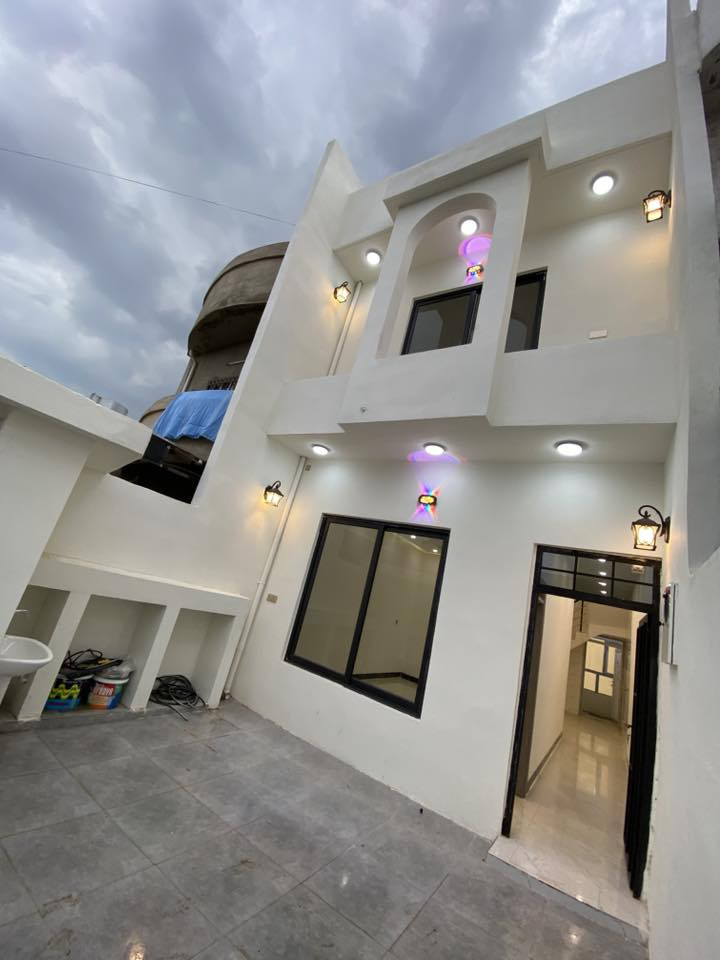 دار للبيع سعر مناسب حي النداء قرب مدرسه الفرات طابو صرف بسم شخص واحد مساحه الدار 100 متر طول طابق ونص  راسل خاص او واتس اب اوالاتصال 
***********
