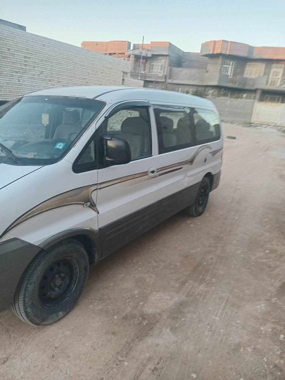 سياره جاكي صيني موديل ٢٠١٠ كفاله عامه وسعر ٥٥ وبيها مجال 
 المكان محافظه بابل 

 رقم الهاتف  ***********
