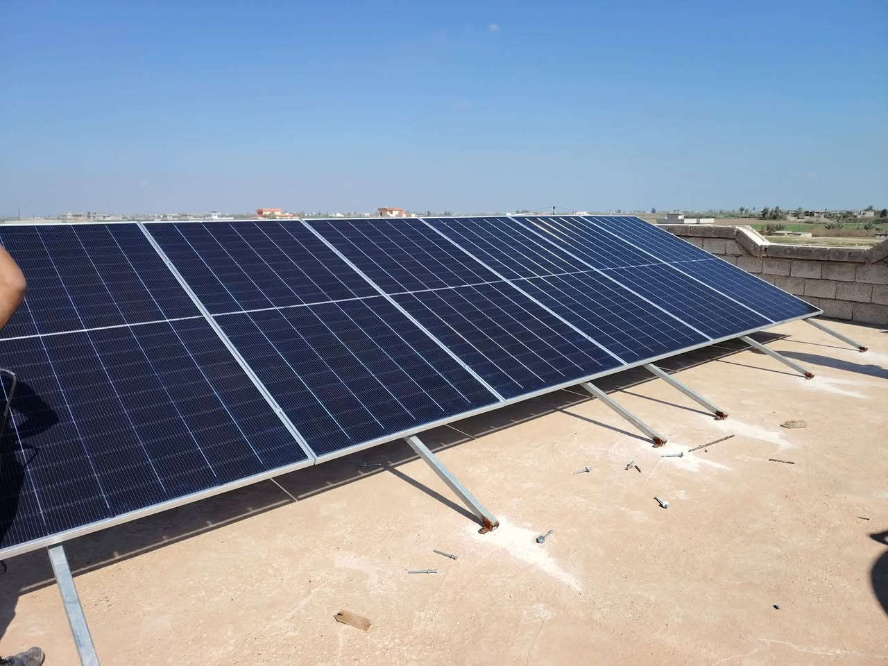 تم بفضل الله تجهيز و  تنصيب منظومة طاقة شمسية لمنزل الأخ شاكر حسين المروح 
   #قرية_لزاگة
تجهز المنظومة المنزل ب 12 أمبير نهاراً
بالاضافة إلى 12 أمبير ليلاً  . 
مكونات المنظومة.
🔵الواح لونجي 615w  عدد (6) بضمان 10 سنوات 

🔵 جهاز انفيرتر نوع(فولترونك)حجم 5kw (20امبير)  بضمان 2 سنة . 
🔵 بطارية ليثيوم بحجم 12.5kwالاطول عمراً. عدد1

✅ الفرع الرئيسي :- شركة حسيب البشاوي للطاقة الشمسية
العنوان محافظة كركوك قضاء الحويجة سايدين المعارض مقابل محطة وقود الطليعة الحكومية  

✅ الفرع الثاني : محافظة صلاح الدين قضاء بيجي عمارة وطبان 
للحجز والاستفسار الاتصال على الأرقام التالية :
*********** : ياسر 
***********  : إبراهيم 
*********** : ياسر 
‭  0784 551 3555‬ 
‭0782 490 0972‬ 

#احمد #الجبوري #مدير #اعلام #شركه #حسيب #البشاوي #للطاقه #الشمسية
