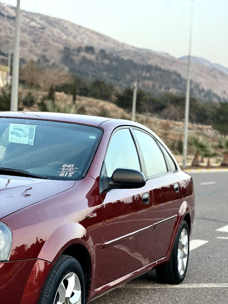 ئۆپترا 2004 ئاڕم پلاستیك هەولێر بەشەرت  
گێڕو مەكینە بە شەرت  ''دەنگی بتڵیشی نیە عەینەو كلاجیشی لۆكە'' تاقم پشت و پێشی تازە توندم كردۆتەوە 
دو جام كارەبا  ''  شاشە ئایپاد '' كامێرا :'' تەبرید سارد و گەرم مەزبوت ''  
كارەبای بەشەرت''  تایەو ویلی لۆكە %80
سەیارەكە دو ساڵە لای خۆمە ئەوەی پێویست بێ بۆم كردوە مەسرەفی تیا نیە 
تازە قایش تایمم گۆڕیوە     
سەبارەت بە بۆیاغیش  بۆنیت و سندوقی بۆخۆم بۆ جوانی پەمپم كردوە  پشتو پێشی كەپسە نوكە دەرزی پێوە نیە   
 بەشی خوارێی چامڵغی سەیاق نزیك باریكاییەكە  لە وێنەكان ئاماژەم پێ داوە بستێك مەعجونی هەیە  بەڵام ناوی نەگرتوە 
بە گشتی سەیارەكە جایزە و سەیارەی مەعرەزان نیە  لە دەست كڕدراوە هەیكەلی قیتو ڕێك و پێكە   
نرخی 57 $
ژ.م     *********** كويسينجاك, أربيل
