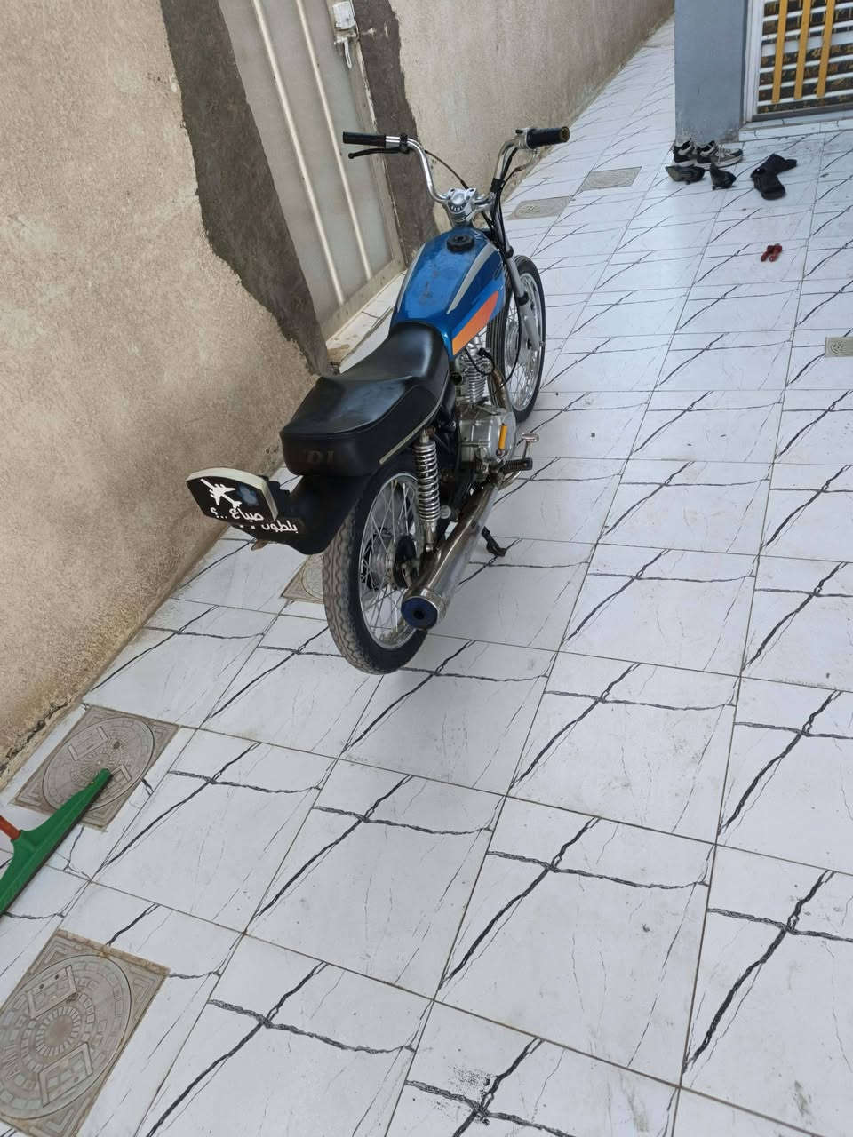 سلام عليكم خوان دراجه للبيع 
مكينه شلامجه 24 وشاصي 20اوراق اصولي اسنساخ وباقي التفاصيل خاص السعر اب 575وبيها مجال للشراي.... وللعلم مكينه مامفتوحه رقمي ***********
