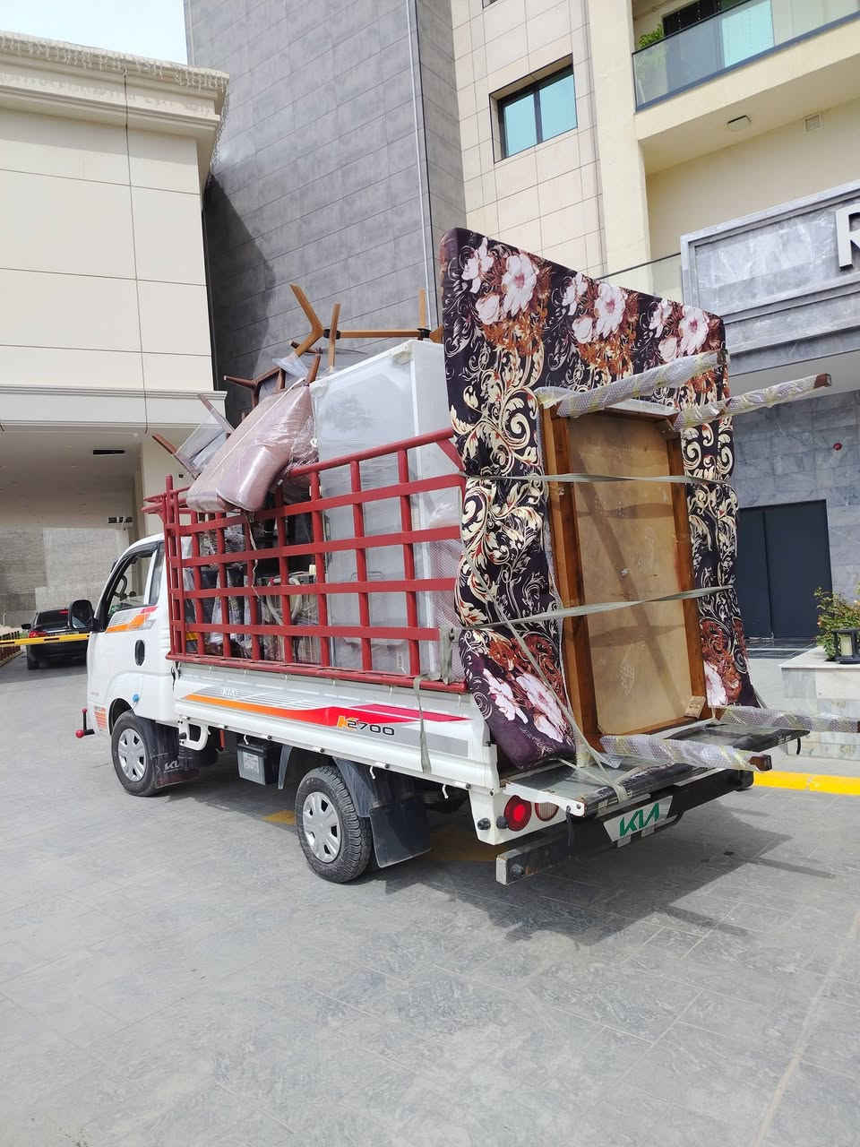 يوجد نقل الاثاث عمال اختصاص ونجار فتح الغرف مختص اتصال على رقم ***********
