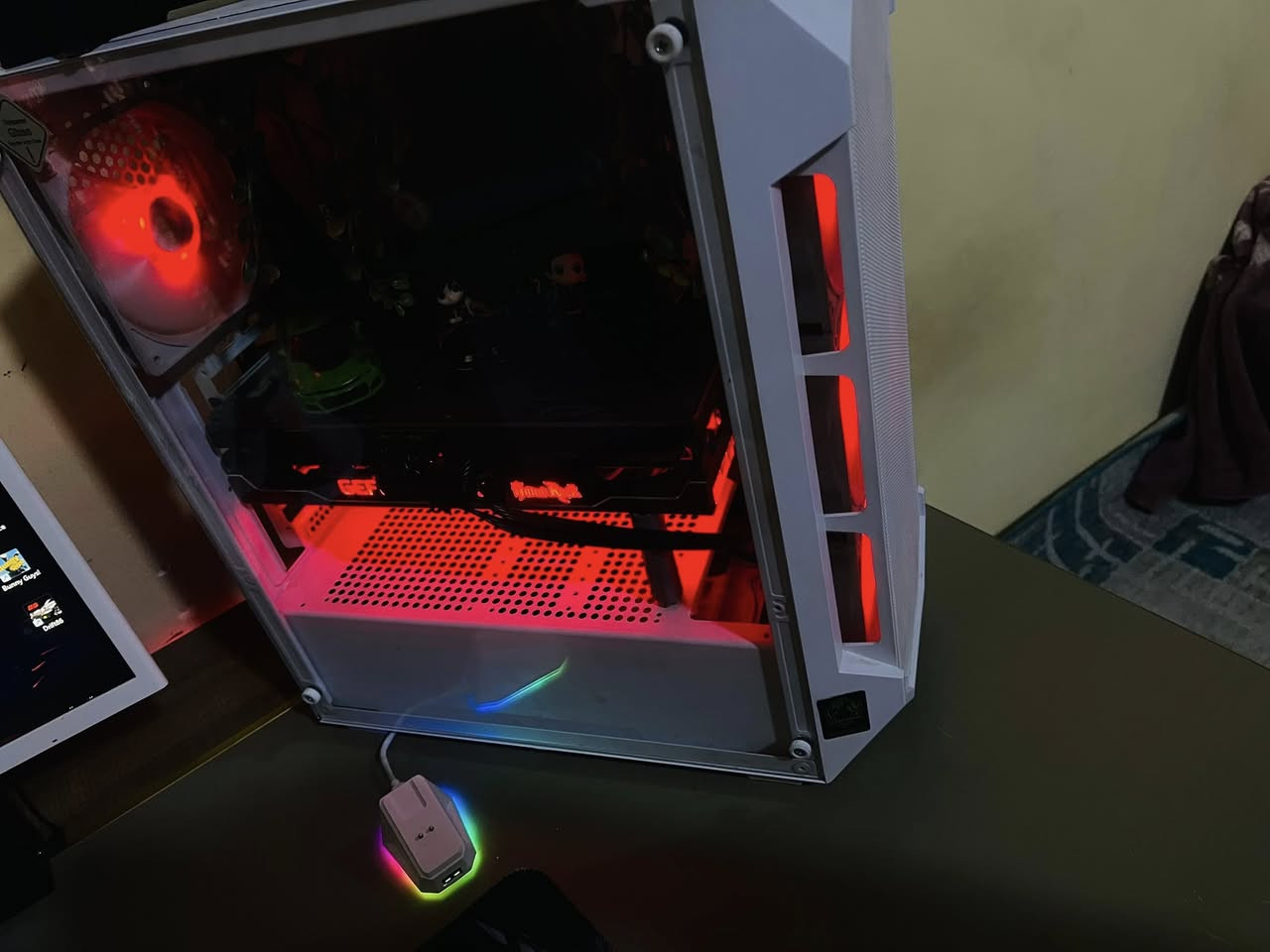 بيسي جيمينج للبيع مواصفات
كارت الشاشة 3070ti palt gam rock
معالج razan 5 5600x
تبريد ستوك 
رام 16 3200
بورسبلاي براند عالي جدا و بور قوي 750 واط 
تخزين hdd1000
ssd 256
Ssd120
M.2 120
أربع هاردات
كيس أربع فانات ارجي بي متغير التجميعة محترمة و القطع كلها براندات عالية و ماكو عنق زجاجة  و التجميع احترافي مرتب سعر التجميعة مليون و ١٥٠بي مجال للشراي التجميعة نضيفة و درجة حرارة الكارت و المعالج مستقرة و طبيعية 
التجميع بيع مستعجل ضمان فحص
*********** مكان بصرك تنومة
