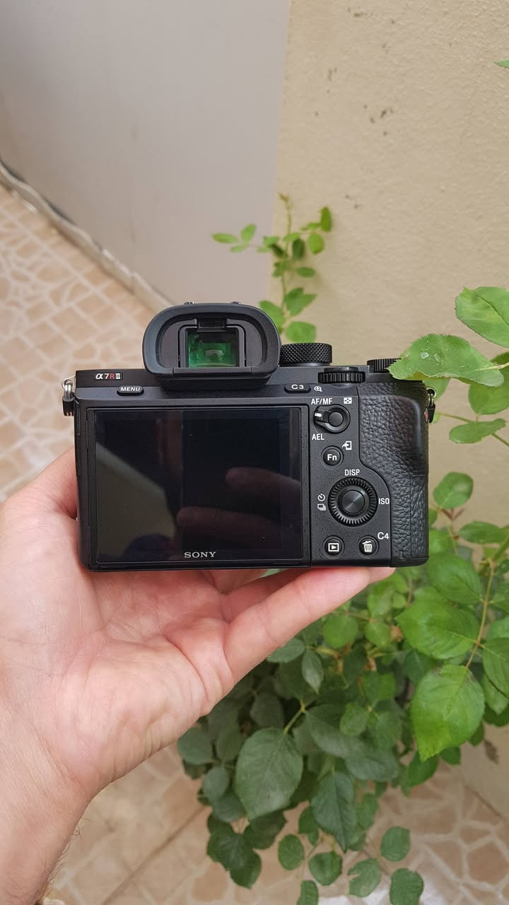 Sony A7R2 with 50mm lens 1.8
للبيع فقط 
كاميرا سوني a7r2 مع عدسة ٥٠ملم الثابت ١.٨ عزل ممتاز 
كاميرا معروفة 
٤٢ ميكابكسل.. فيديو 4k .. فوكس سريع تتبع الوجه و العين .. ٣٩٩ نقطة فوكس 
نظافة ٩٩% 
شتر  40k 
كارتون ماكو 
شراي يتفضل خاص.


**إذا كنت صاحب هذا الإعلان وتريد حذفه لأي سبب، رجاءا أرسل رسالة إلى الدعم الفني**
