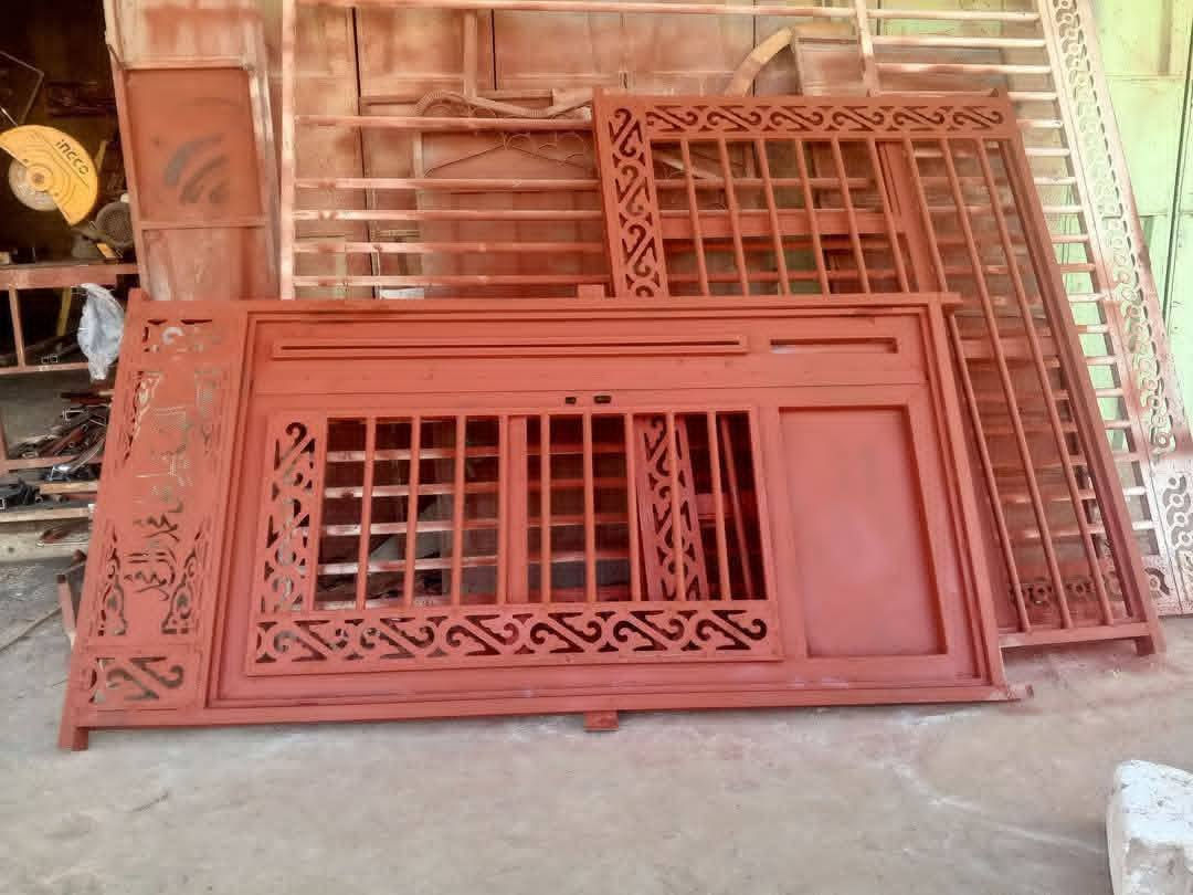 حداد متنقل لكافة أنواع اعمال الحديد ابواب/ شبابيك / محجرات / قمريات / عمل المسقف / وكل ما يخص اعمال الحدادة 
رقم الهاتف : ***********./ ***********
