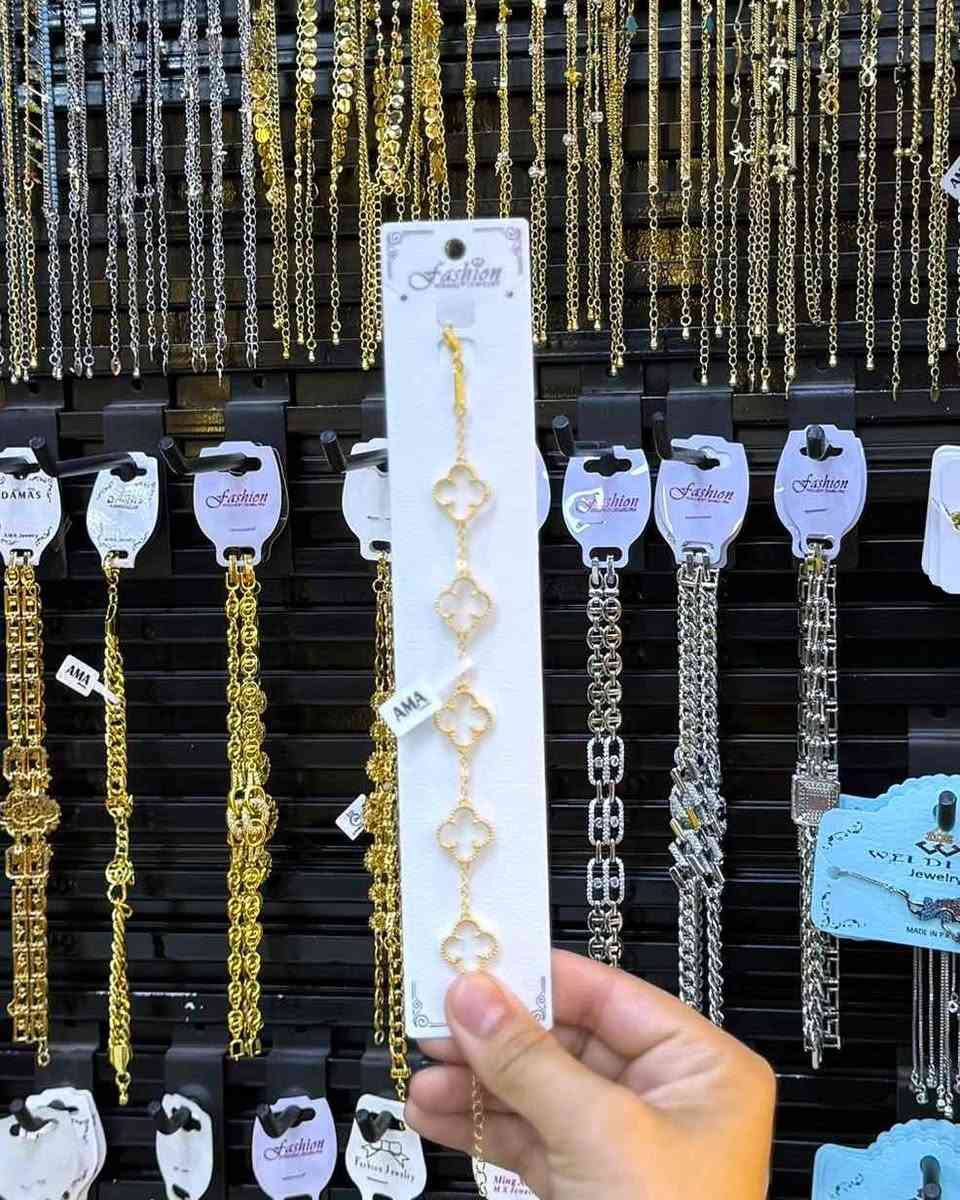 سلاو 🧡🖐مرحبا 💚 ANA COSMETIC

 �جبنالكم سوار موديل نازك وجميل ذو طلاء ثابت 
لعنوان كركوك قادسيه الثانيه بدايه سايدين ابو خطاب🍫
التوصيل داخل كركوك فقط ***********
