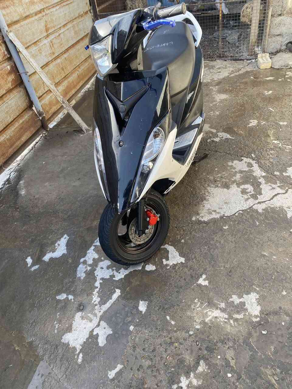 السلام عليكم للبيع دراجه ماكس مضلع حديث نوزل مال رمبه نضافتها شوفت عينك كلها شغاله من الطول لطول سكنات اشاير بيها زنون امامي مكاني شهداء البياع تفاصيل اكثر تصل *********** حسين
