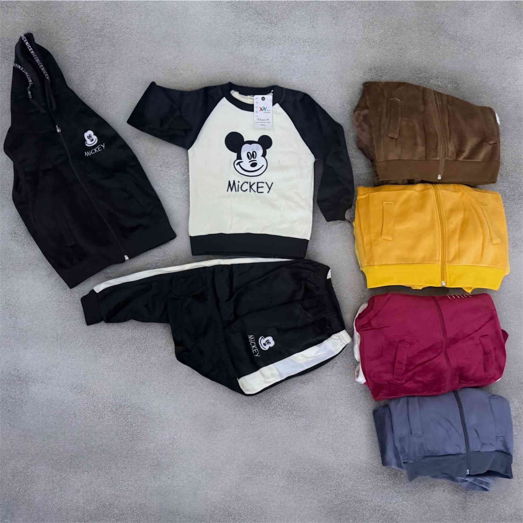 قاتی قەدیفەی ٣ پارچەی زستانە
دەرزەنی ١٢ دانەیە 
نرخی دەرزەن ٨٥ هەزار
صینە کوالێتی زۆر بەرزە
سلێمانی گەیاندن هەیە
***********
