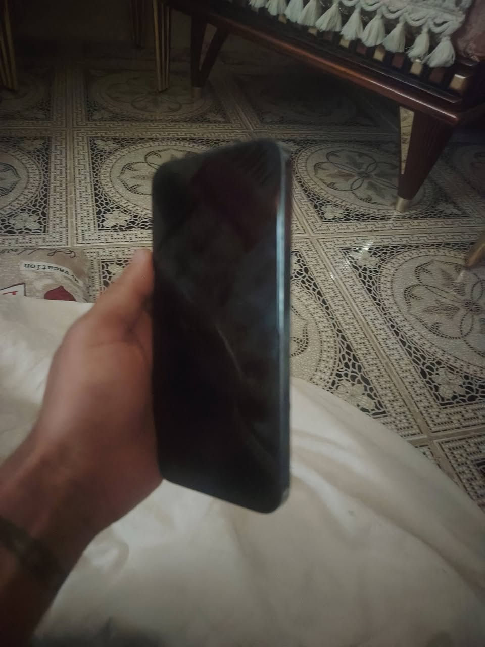 13 برو ماكس شرق اوسط للبيع مستعجل ع بيعته سعره 450 اتصال ***********
