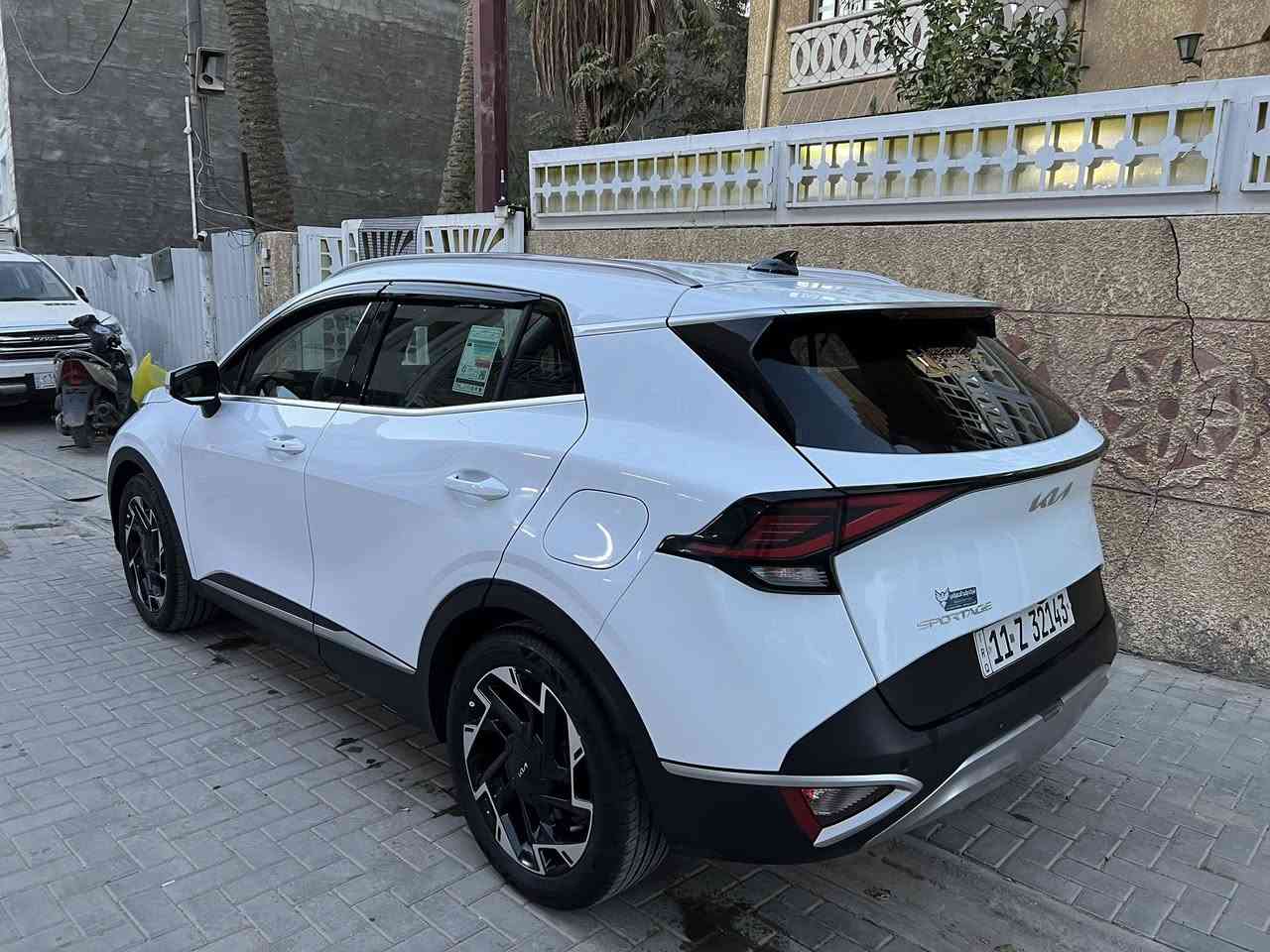 سبورتج فول مواصفات بدون فتحة ٢٠٢٥ خليجي ماشية ١٣ الف فقط سيارة جديدة  سونارها كدامكم بطيها طخة خفيفه بلبنيد ومبدل مال وكاله شركة مو تجاري وسلام اي استفسار اتصل ***********
